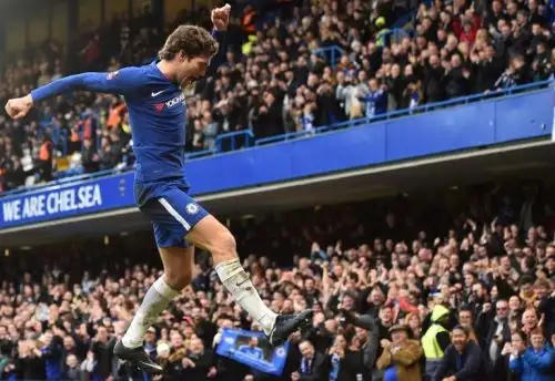 El español Marcos Alonso celebra el triunfo del Chelsea