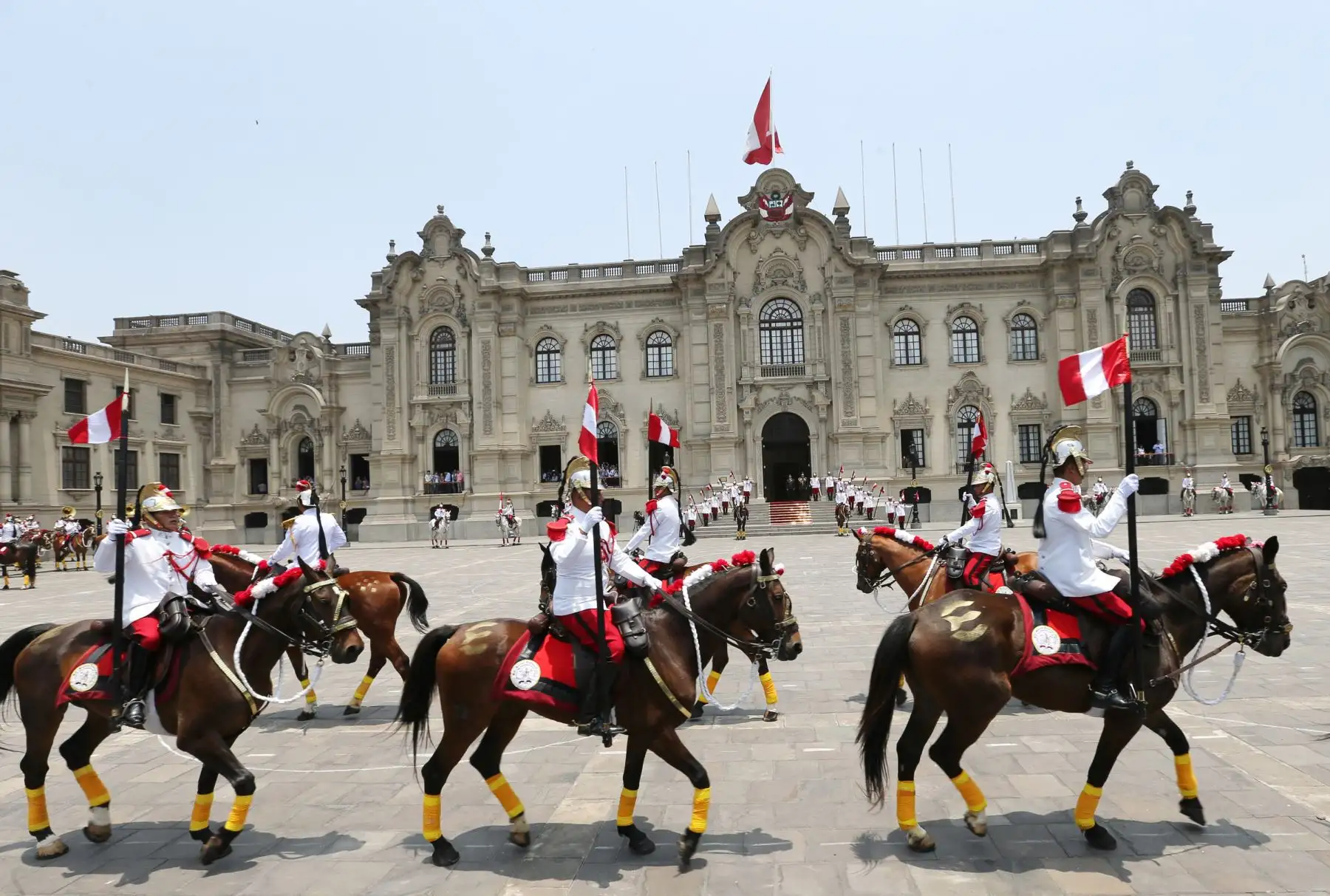 LIMA-PERÚ-ENERO-28. El ministro de Trabajo y Promoción del Empleo, Javier Barreda, presidió Cambio de Guardia en Palacio de Gobierno  Foto: ANDINA/Norman Córdova