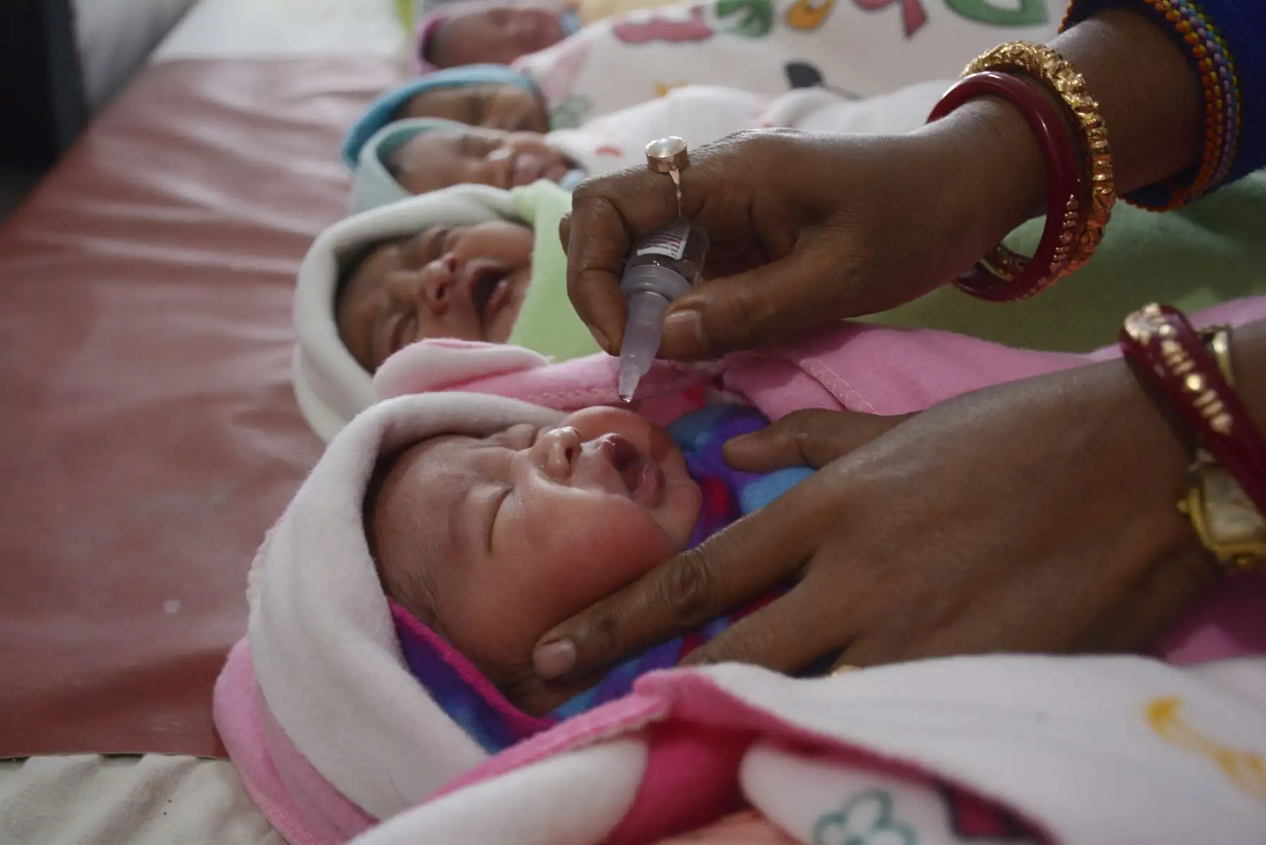 Estas tendencias, junto con la disminución global de los nacimientos, apuntan a un futuro seguro: la humanidad será cada vez más vieja. Foto: AFP