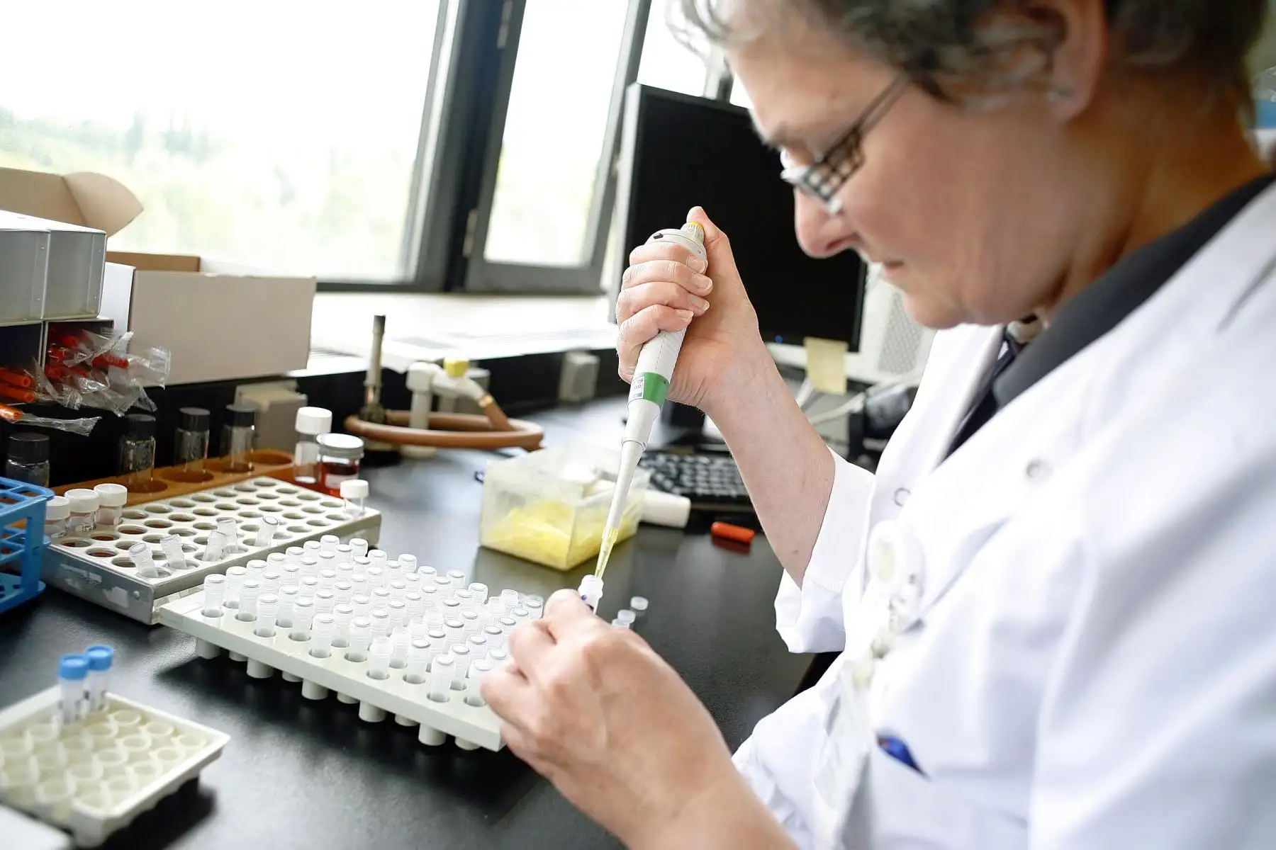 Las superbacterias podrían causar 10 millones de muertes al año en 2050, si no se toman medidas. Las infecciones resistentes a los antibióticos superarán en muertes a las demás epidemias que conocemos. Foto: AFP