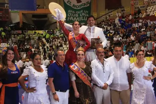 La pareja ganadora del Concurso de Marinera en la categoría Campeón de Campeones.Foto:  ANDINA/Luis Puell