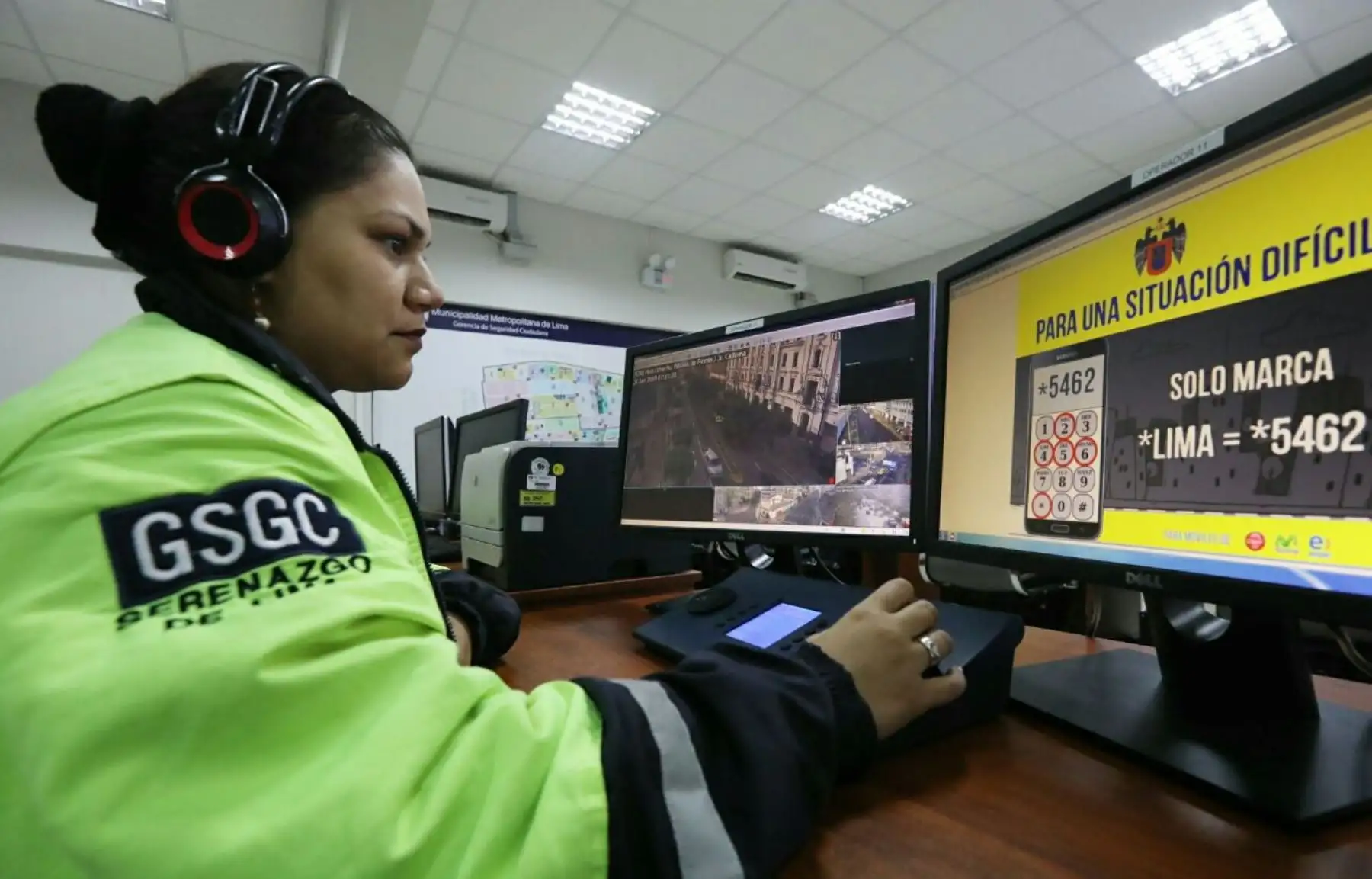 La Municipalidad de Lima puso en funcionamiento el * 5462, un número telefónico directo mediante el cual cualquier vecino podrá comunicarse gratuitamente con el Serenazgo de Lima y solicitar el apoyo marcando la nomenclatura corta desde un teléfono fijo o móvil y sin importar el operador o empresa telefónica del cual lo haga.Foto:ANDINA/Difusión