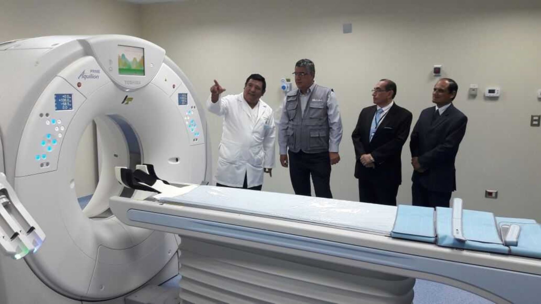 El presidente ejecutivo de EsSalud, Gabriel Del Castillo Mory, inauguró en Trujillo una moderna Cámara Gamma Spect en el Centro de Medicina Nuclear ubicado en el Hospital de Alta Complejidad Virgen de La Puerta, de la Red Asistencial La Libertad.