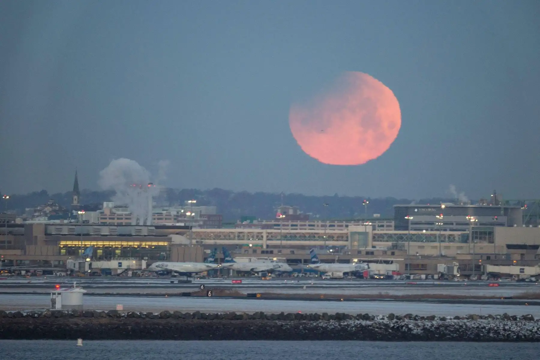 "Superluna azul de sangre", en Boston. Foto: EFE