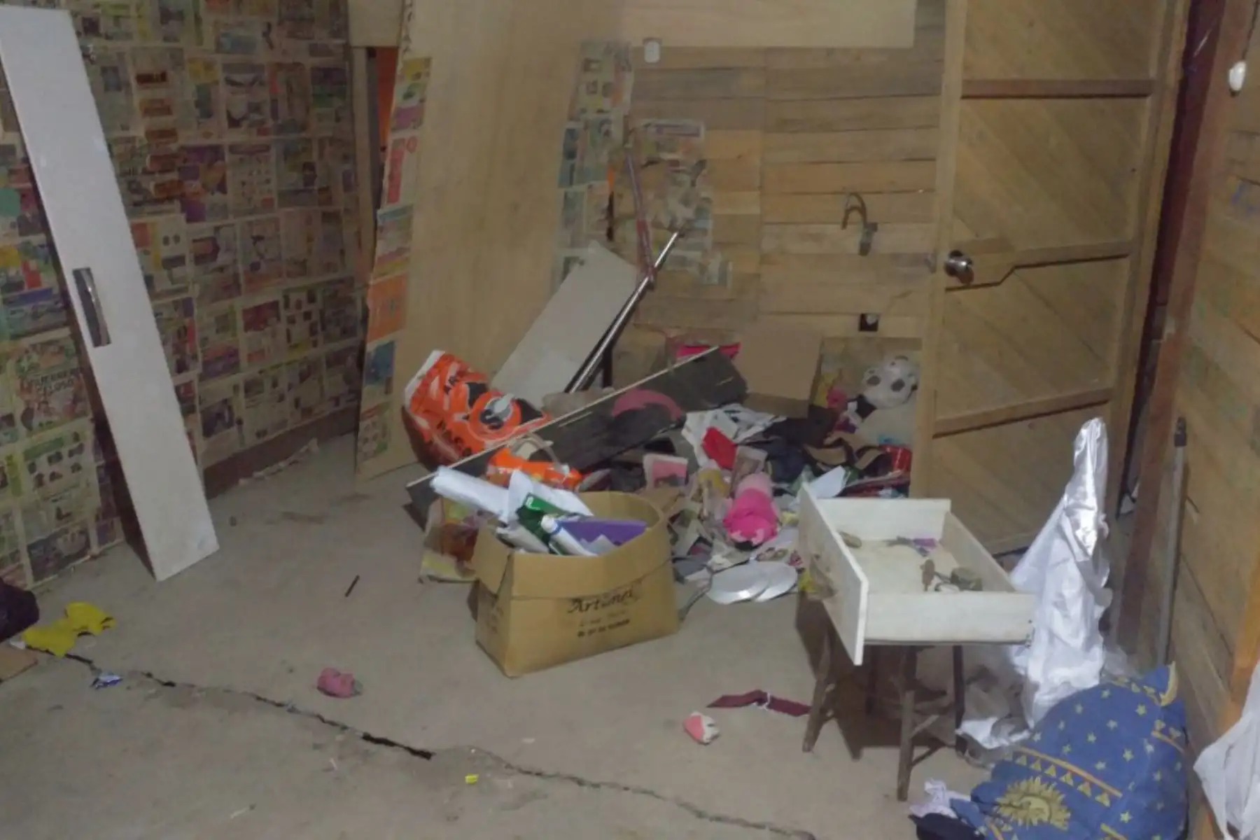 Interior de uno de los inmuebles intervenidos a organización criminal "Los malditos de Santa Rosa". Foto: ANDINA/ MININTER