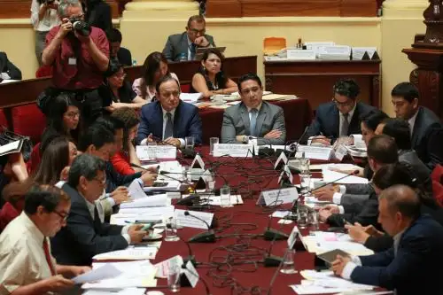 Defensor del pueblo, Walter Gutiérrez, en Comisión de Defensa del Consumidor del Congreso. Foto: ANDINA/Dante Zegarra.