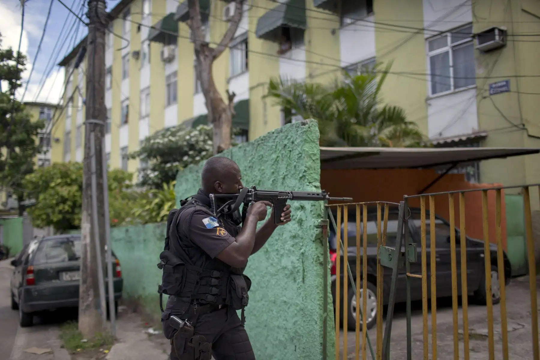 Policías y militares participan en un operativo en la favela Ciudad de Dios en Río de Janeiro. Foto: AFP