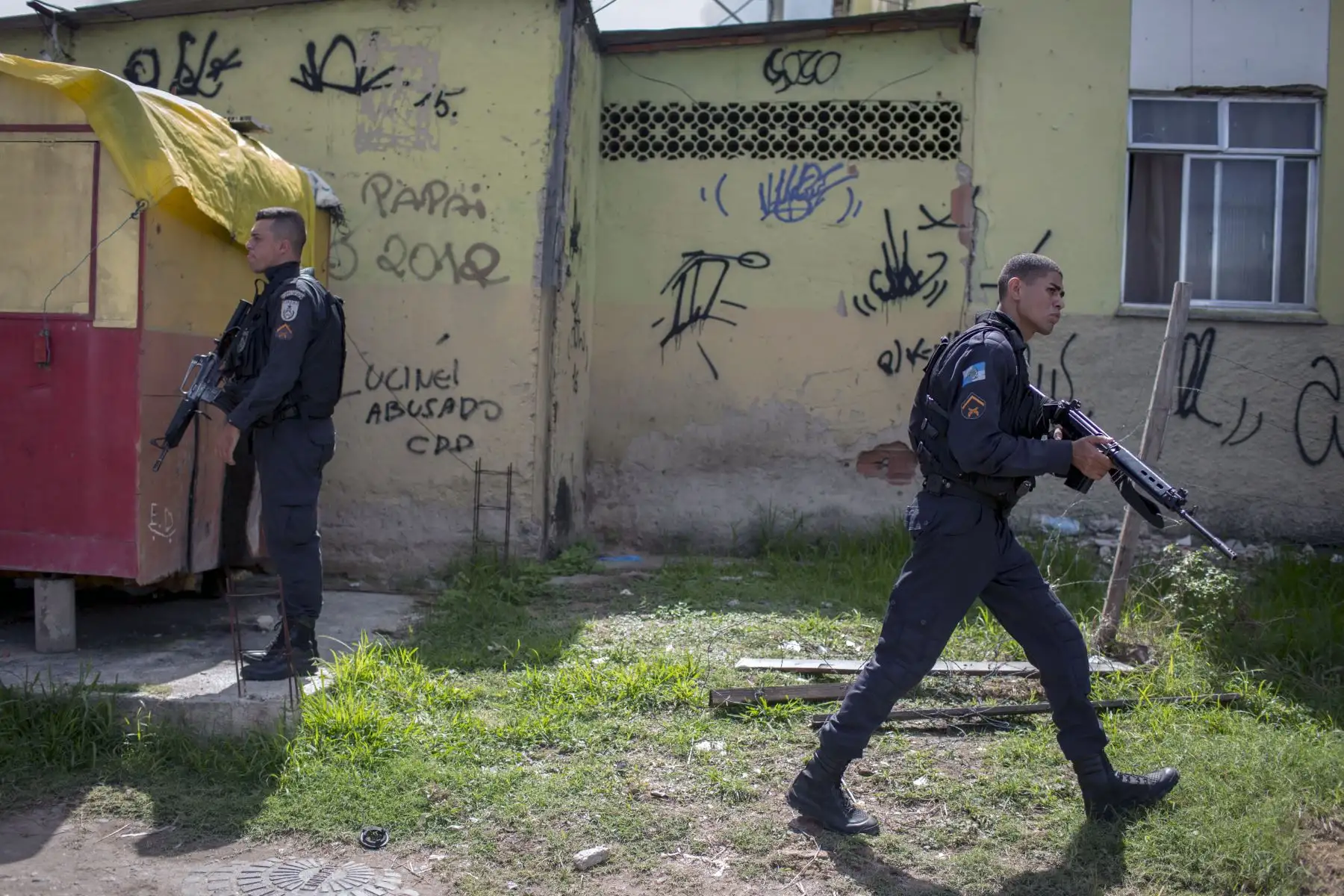 Policías y militares participan en un operativo en la favela Ciudad de Dios en Río de Janeiro. Foto: AFP