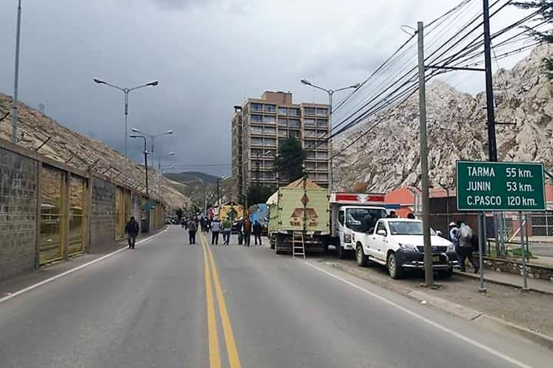 Protesta de productores de papa afecta el tránsito en la carretera Central en La Oroya.Foto:  ANDINA/Pedro Tinoco .