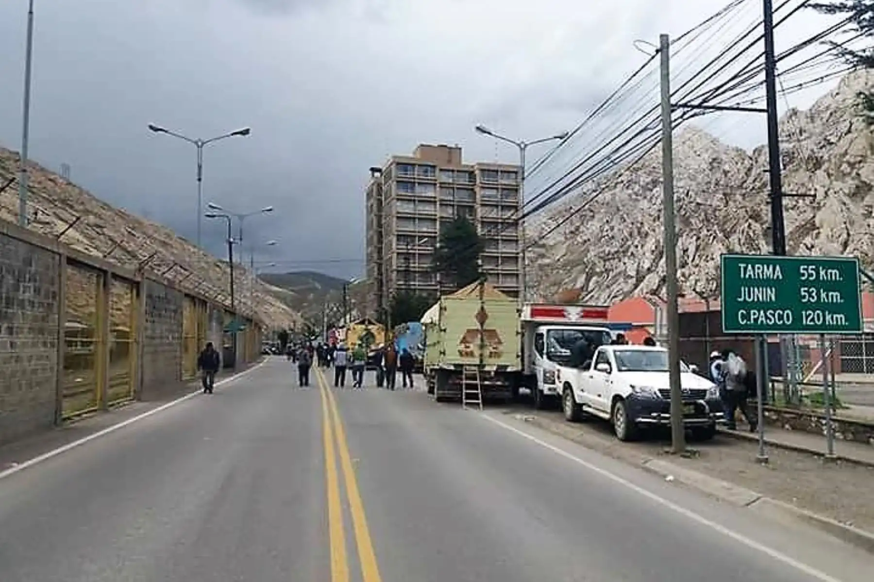 Protesta de productores de papa afecta el tránsito en la carretera Central en La Oroya.Foto:  ANDINA/Pedro Tinoco .