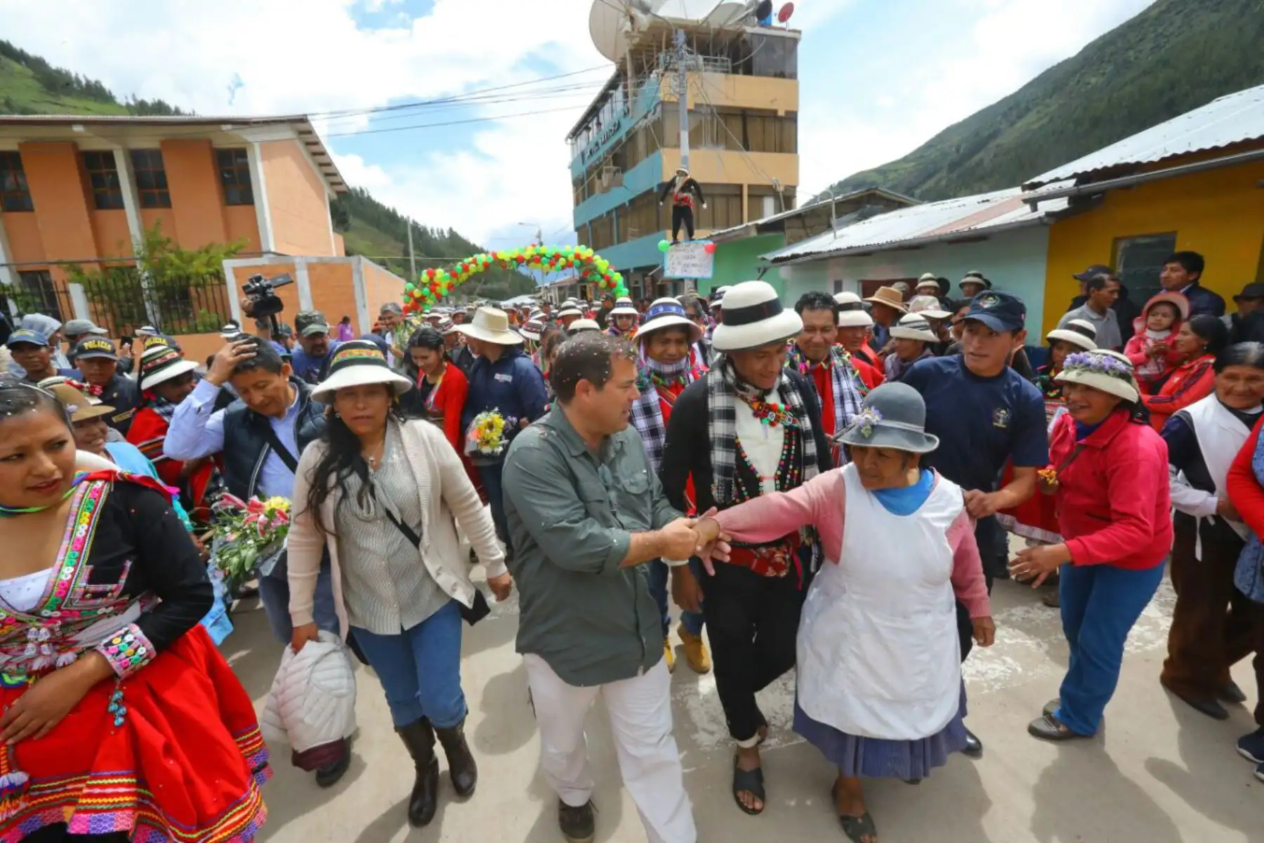 El Ministro de Transportes y Comunicaciones, Bruno  Giuffra, viajó al distrito de Tambobamba, Apurímac, para anunciar proyectos de infraestructura. Foto: ANDINA/MTC