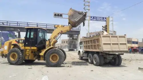 Gobierno Regional de Lambayeque apoya en la limpieza pública al municipio de José Leonardo Ortiz.