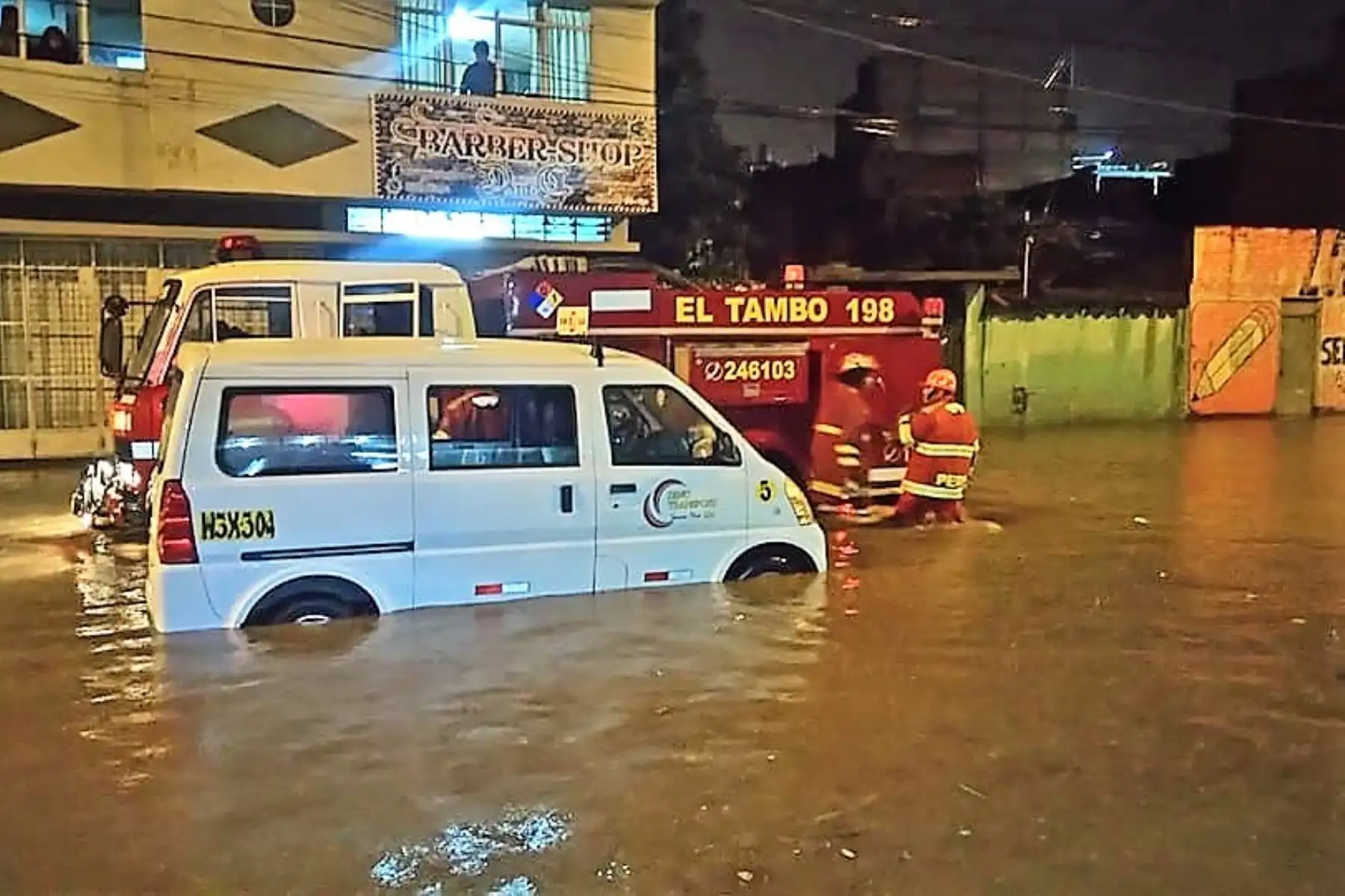 Fuerte lluvia y granizada inunda calles y avenidas de Huancayo. ANDINA/Pedro Tinoco