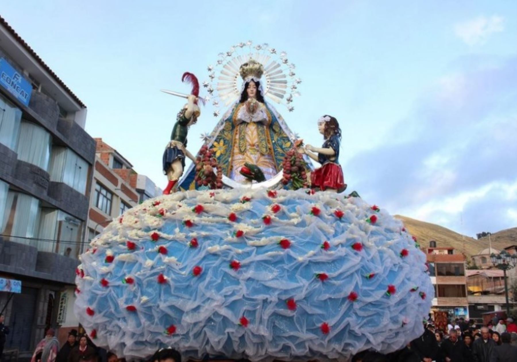 El Ministerio de Cultura declaró Patrimonio Cultural de la Nación a la Festividad de la Virgen Inmaculada de Escota de Sahuanay, que se celebra en el distrito de La Capilla, provincia de General Sánchez Cerro, departamento de Moquegua.
