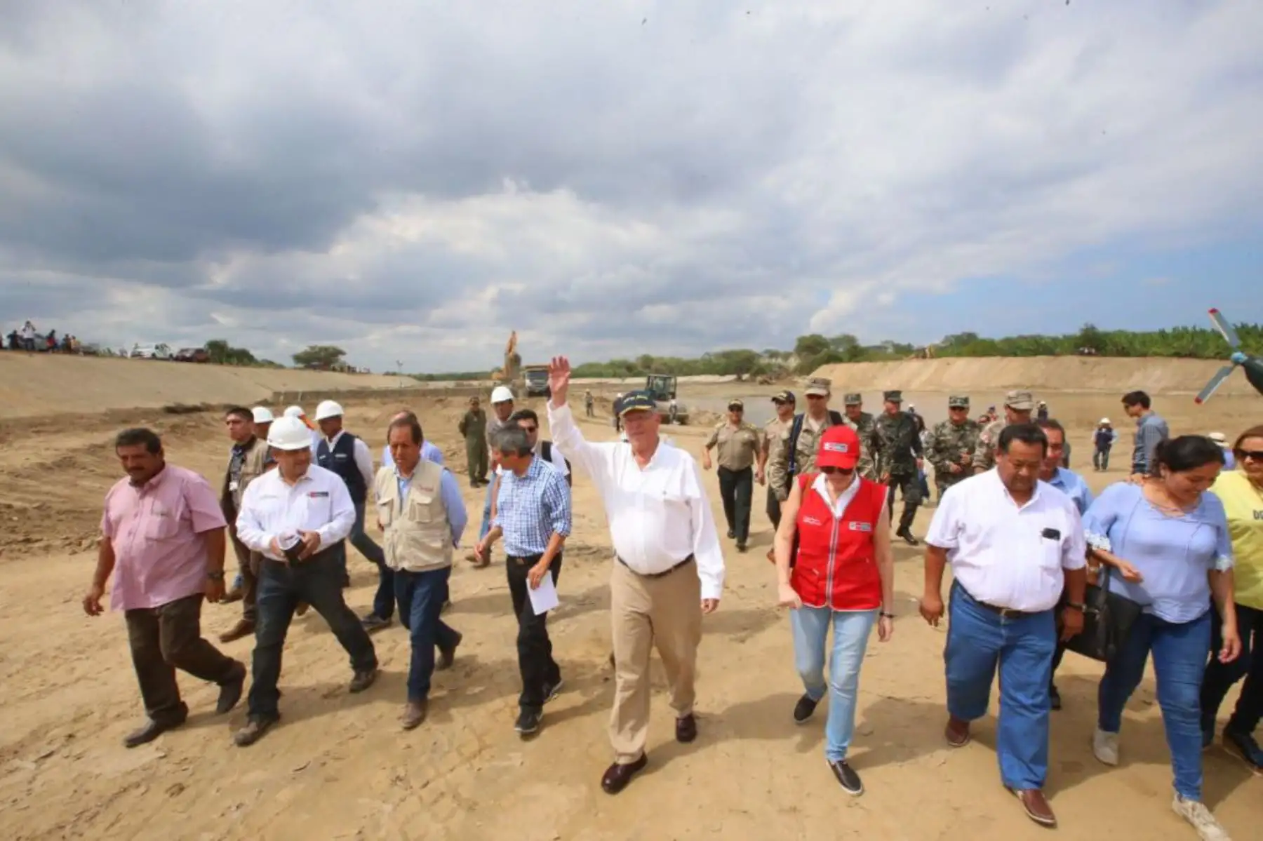 Presidente de la República, Pedro Pablo Kuczynski, supervisa las obras de limpieza y encauzamiento del río Zarumilla en Tumbes.