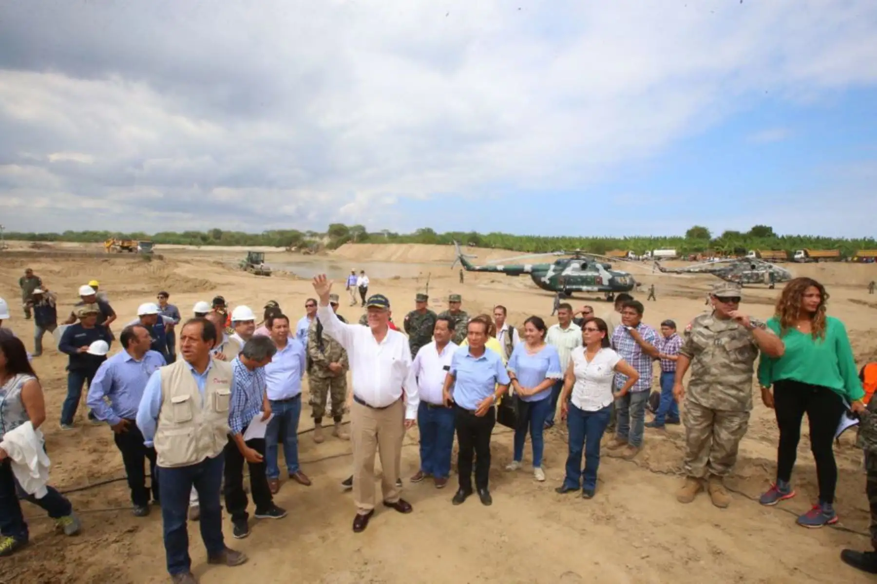 Presidente de la República, Pedro Pablo Kuczynski, supervisa las obras de limpieza y encauzamiento del río Zarumilla en Tumbes.