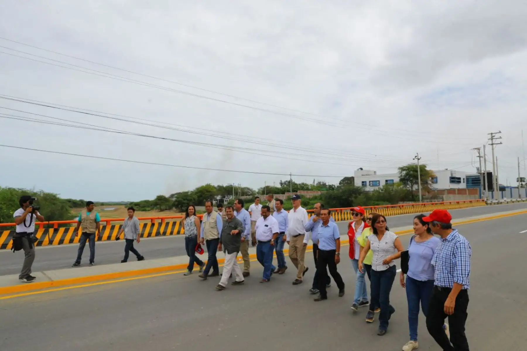 TUMBES PERÚ - FEBRERO 02. El Presidente de la República, Pedro Pablo Kuczynski, inaugura nuevo tramo del puente Héroes del Cenepa en la región Tumbes. Foto: ANDINA/Prensa Presidencia