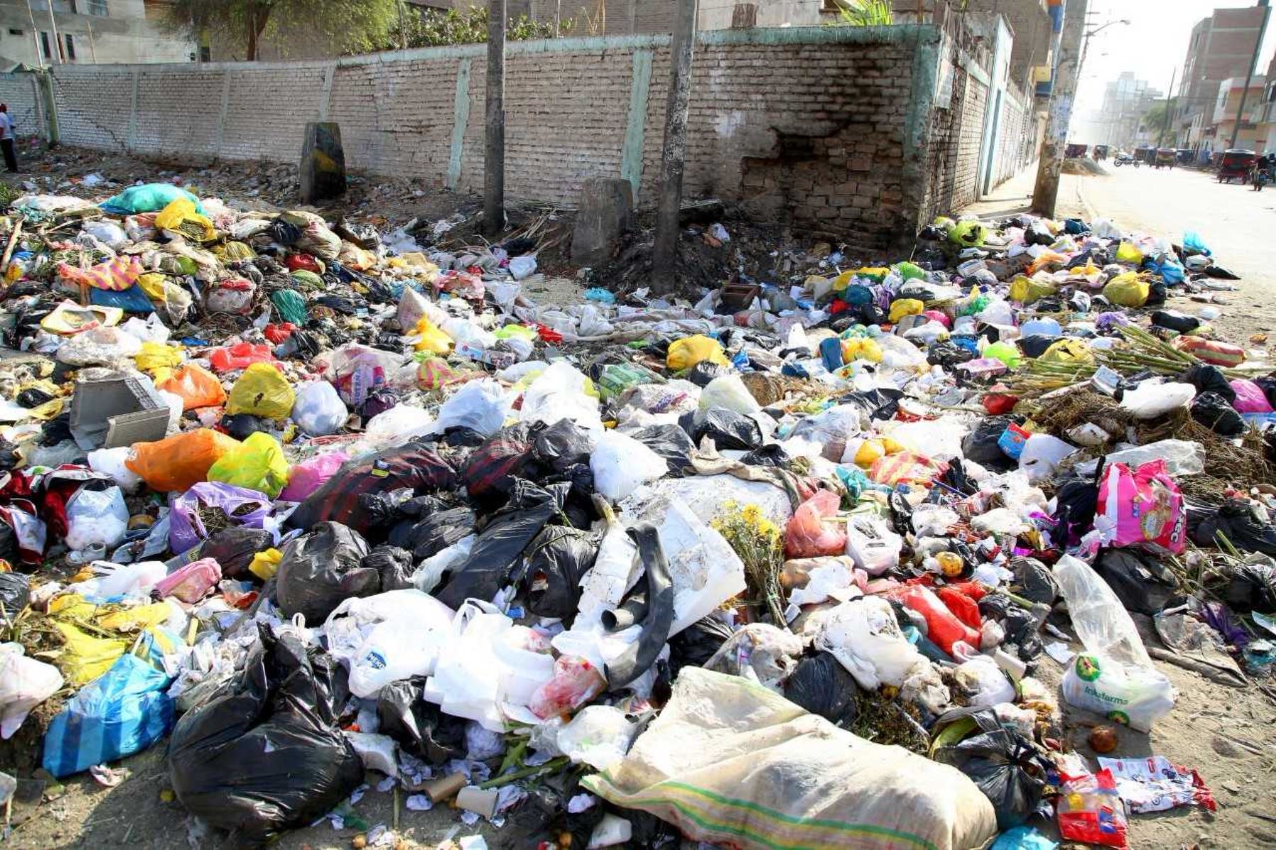 Alcaldes que incumplan con recojo de basura serán denunciados penalmente por Ministerio del Ambiente.
