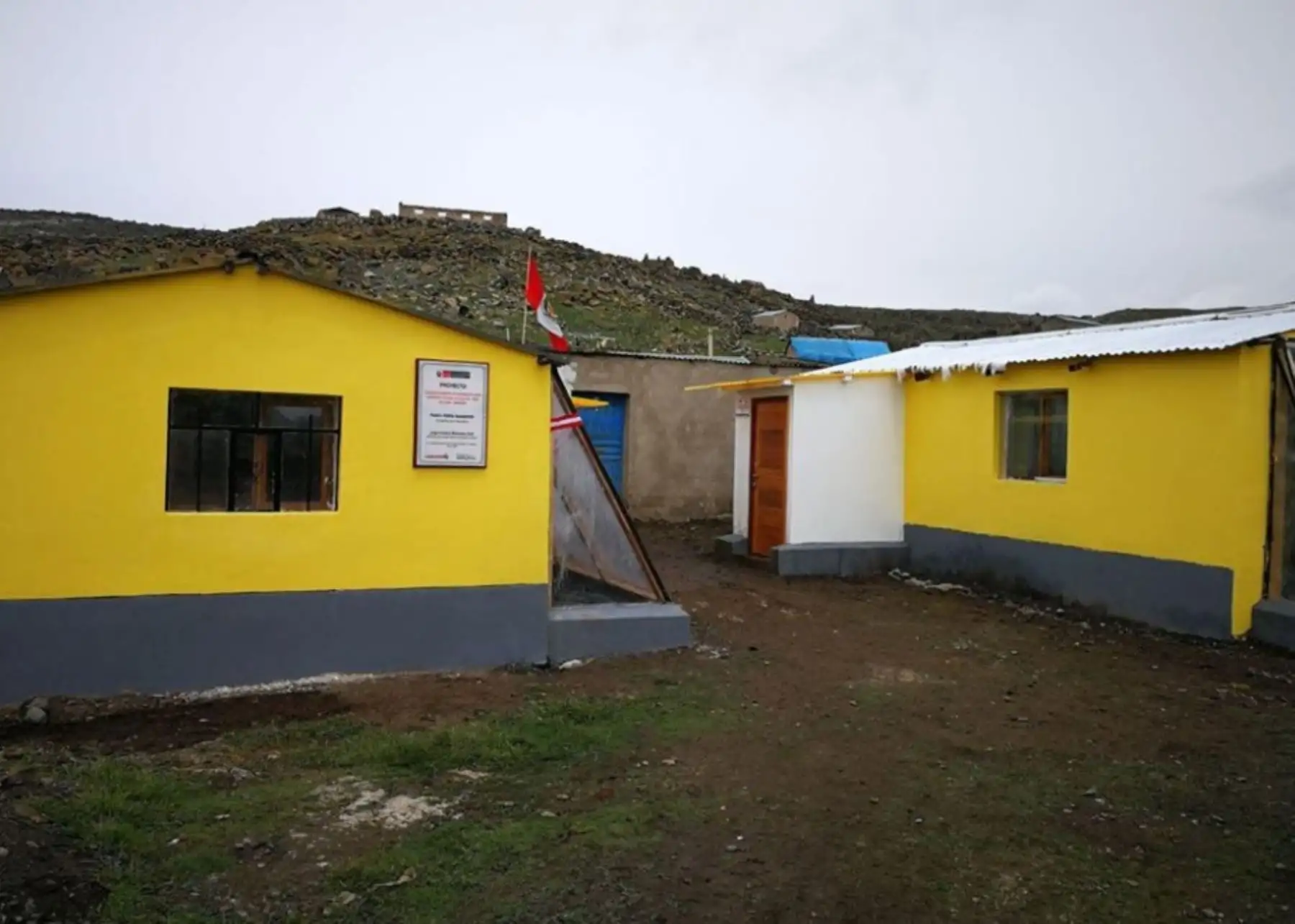Como parte de la política gubernamental de prevención ante las heladas, el Ministerio de Desarrollo e Inclusión Social (Midis) entregó 269 viviendas acondicionadas para disminuir la vulnerabilidad de las personas que viven en pobreza y pobreza extrema en zonas rurales de Arequipa.