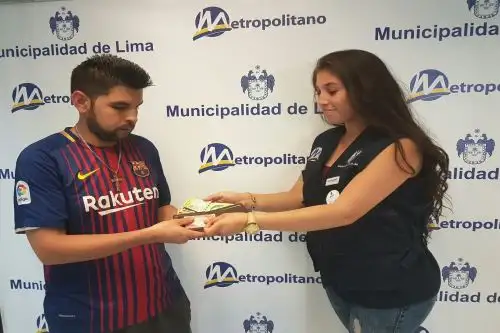 Joven venezolano agradeció la honradez del público y los trabajadores del Metropolitano. Foto: Difusión.