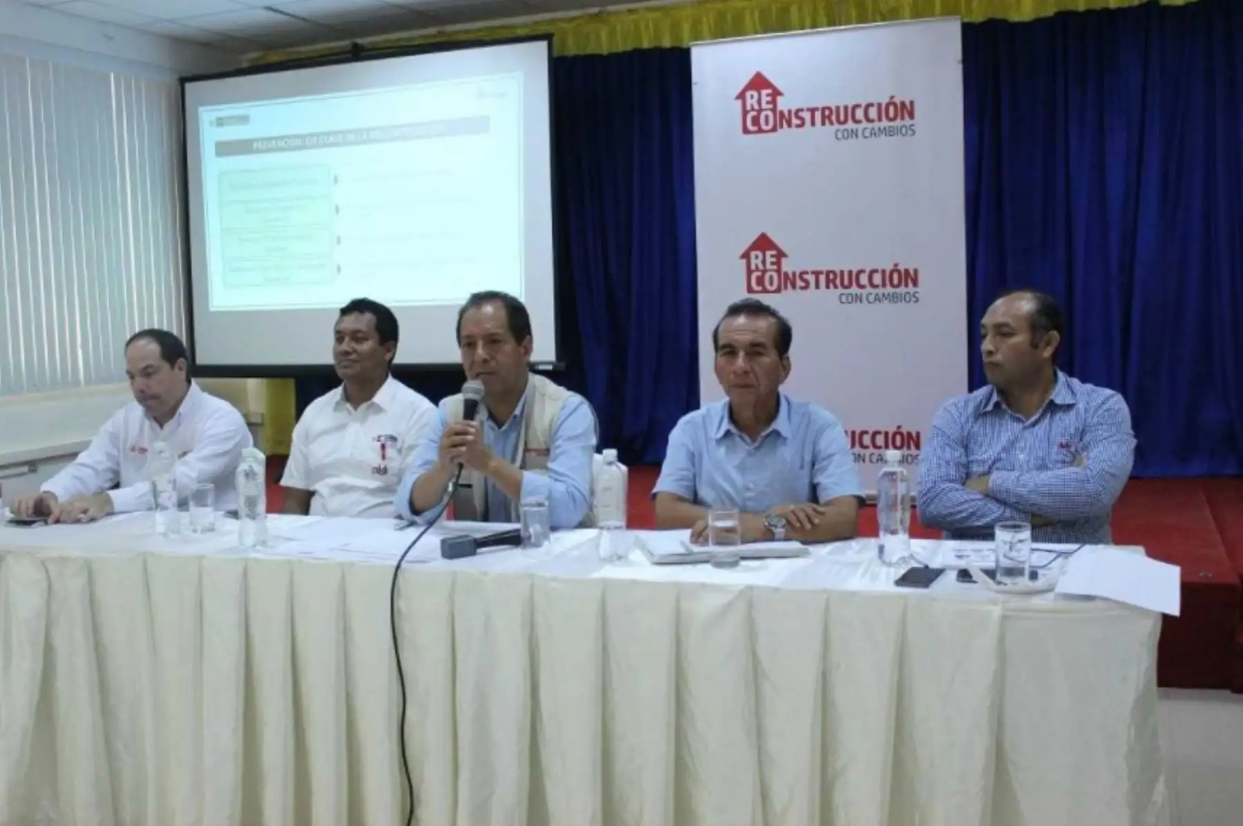Este año se iniciará la ejecución de 118 proyectos de infraestructura en Tumbes, de acuerdo al Plan Integral de Reconstrucción con Cambios, entre los que destacan importantes obras como establecimientos de salud, colegios, carreteras, pistas y veredas, puentes, viviendas, entre otros.