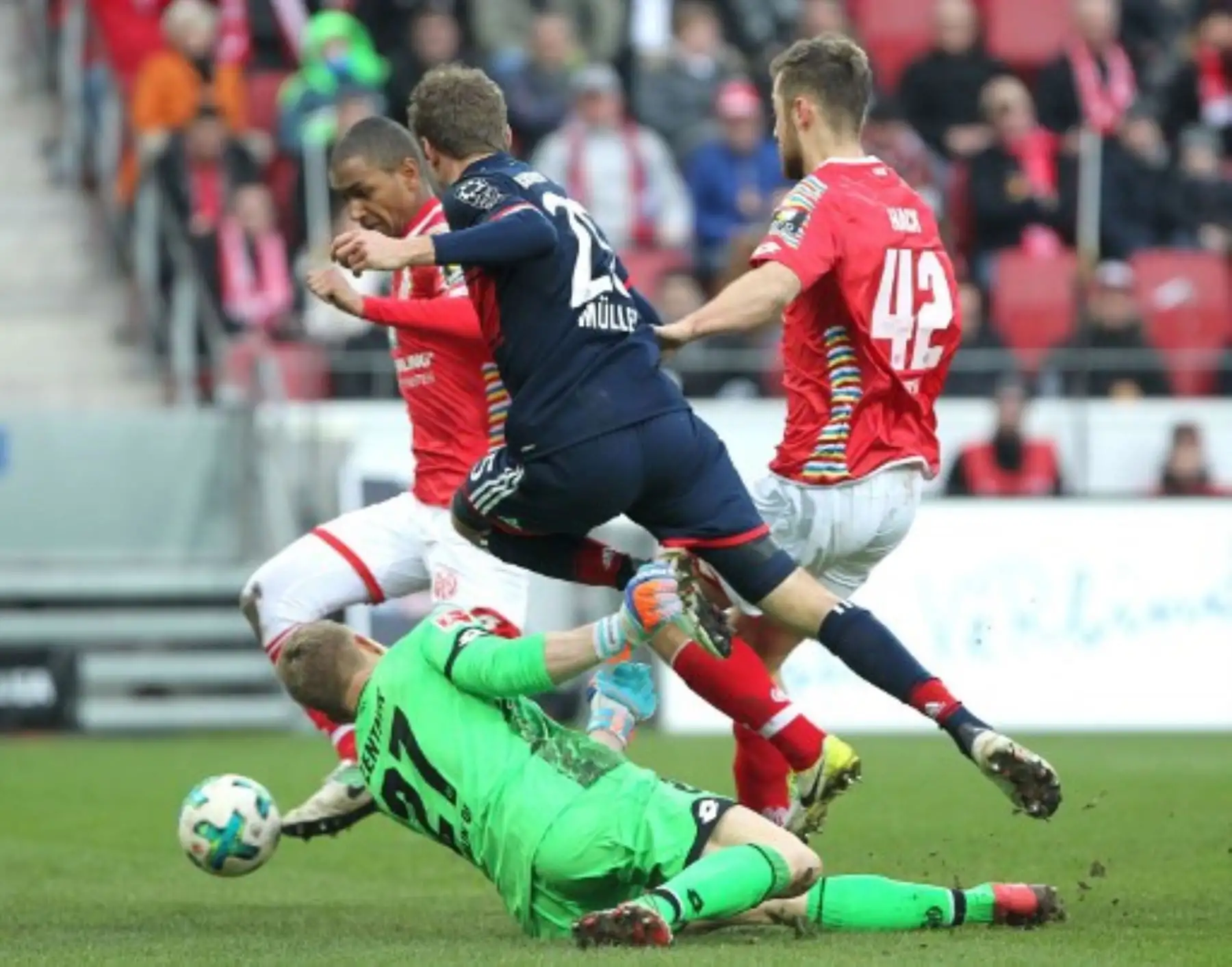 Partido de fútbol de la primera división alemana Mainz 05 contra el Bayern Munich.Foto:AFP