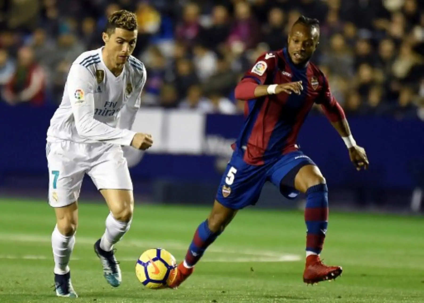 Parido de fútbol de la liga española entre el Levante UD y el Real Madrid CF en el estadio Ciutat de Valencia.Foto:AFP