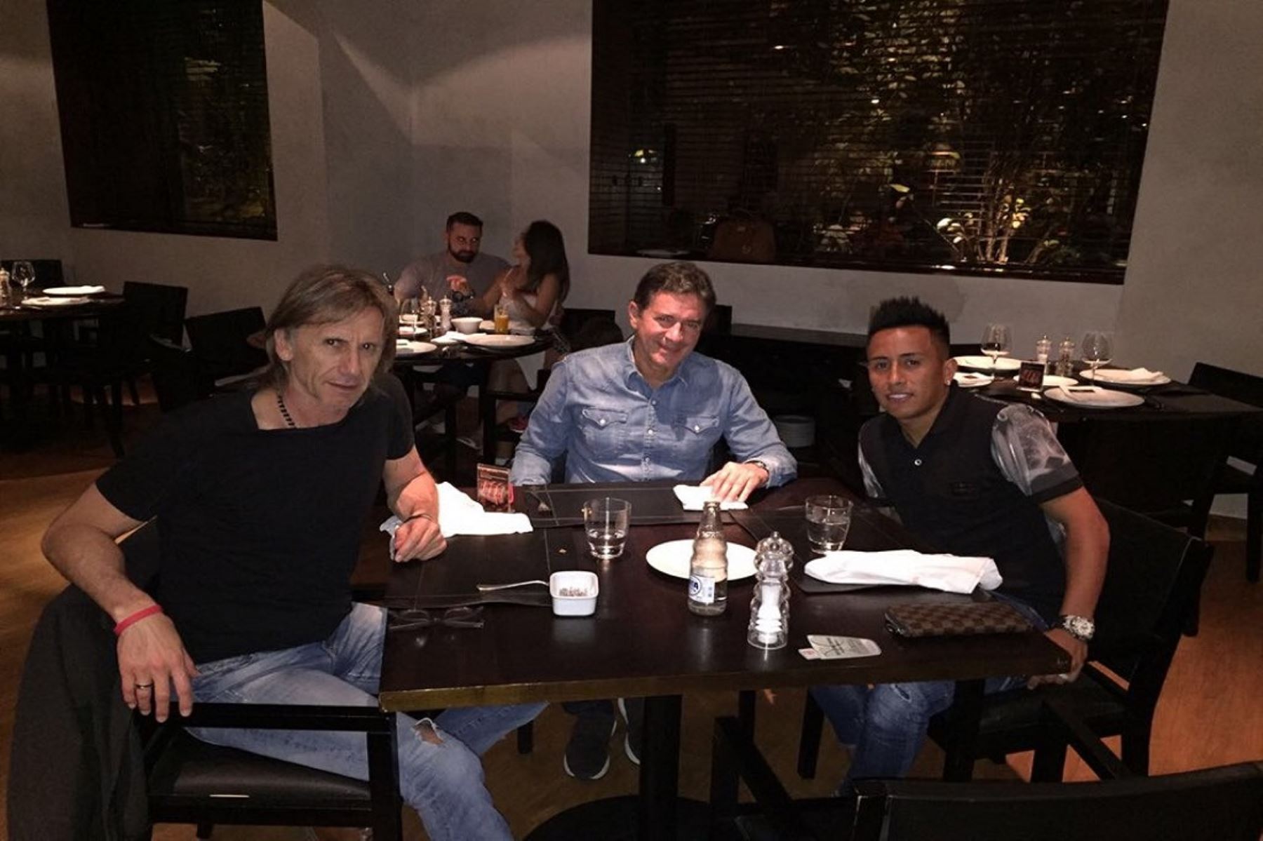 El técnico Ricardo Gareca se reunió con el mediocampista Christian Cueva (Twitter selección peruana)