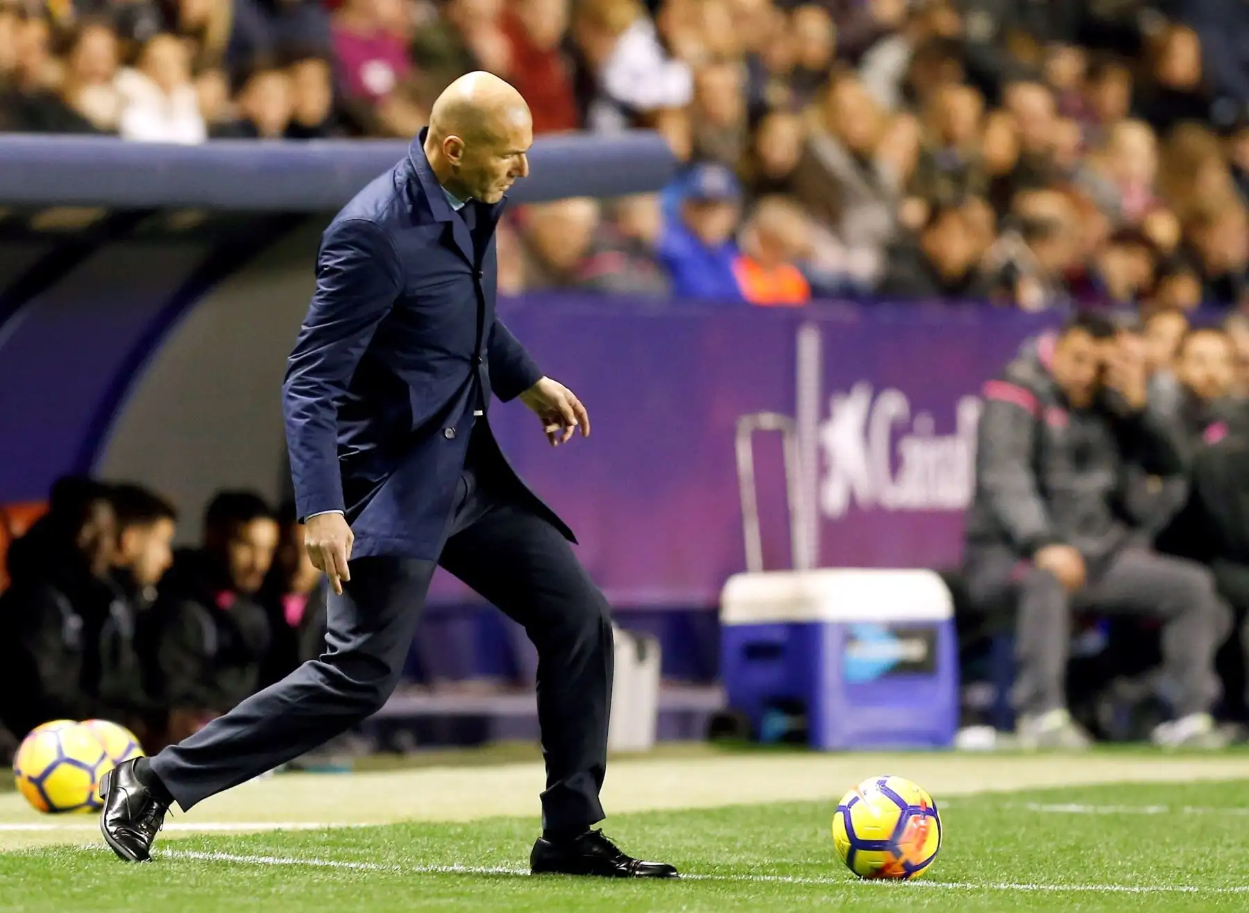 Parido de fútbol de la liga española entre el Levante UD y el Real Madrid CF en el estadio Ciutat de Valencia.Foto:EFE