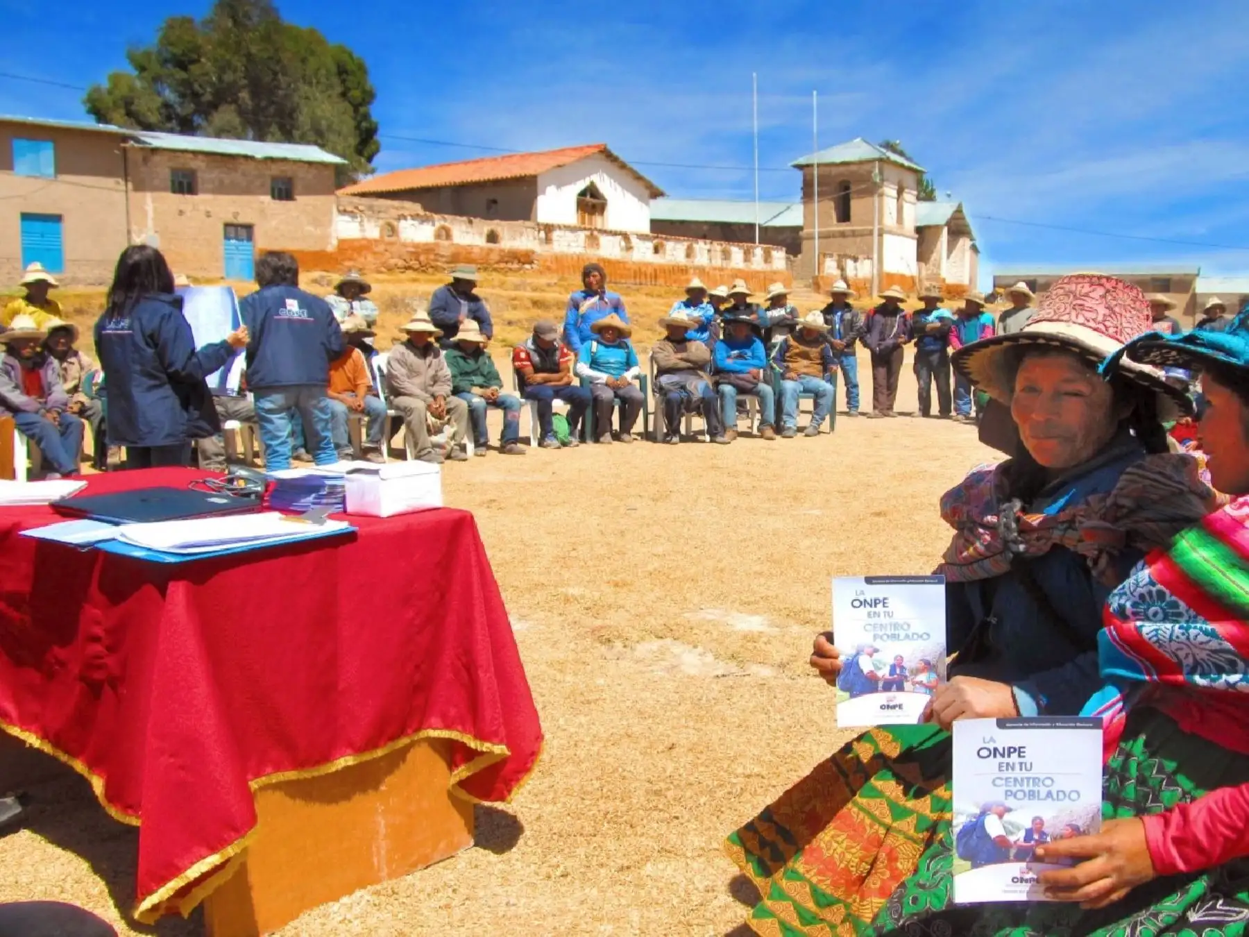 ONPE busca apoyar a los electores de los centros poblados de difícil acceso, que en algunos casos viajan por más de un día para poder votar.
