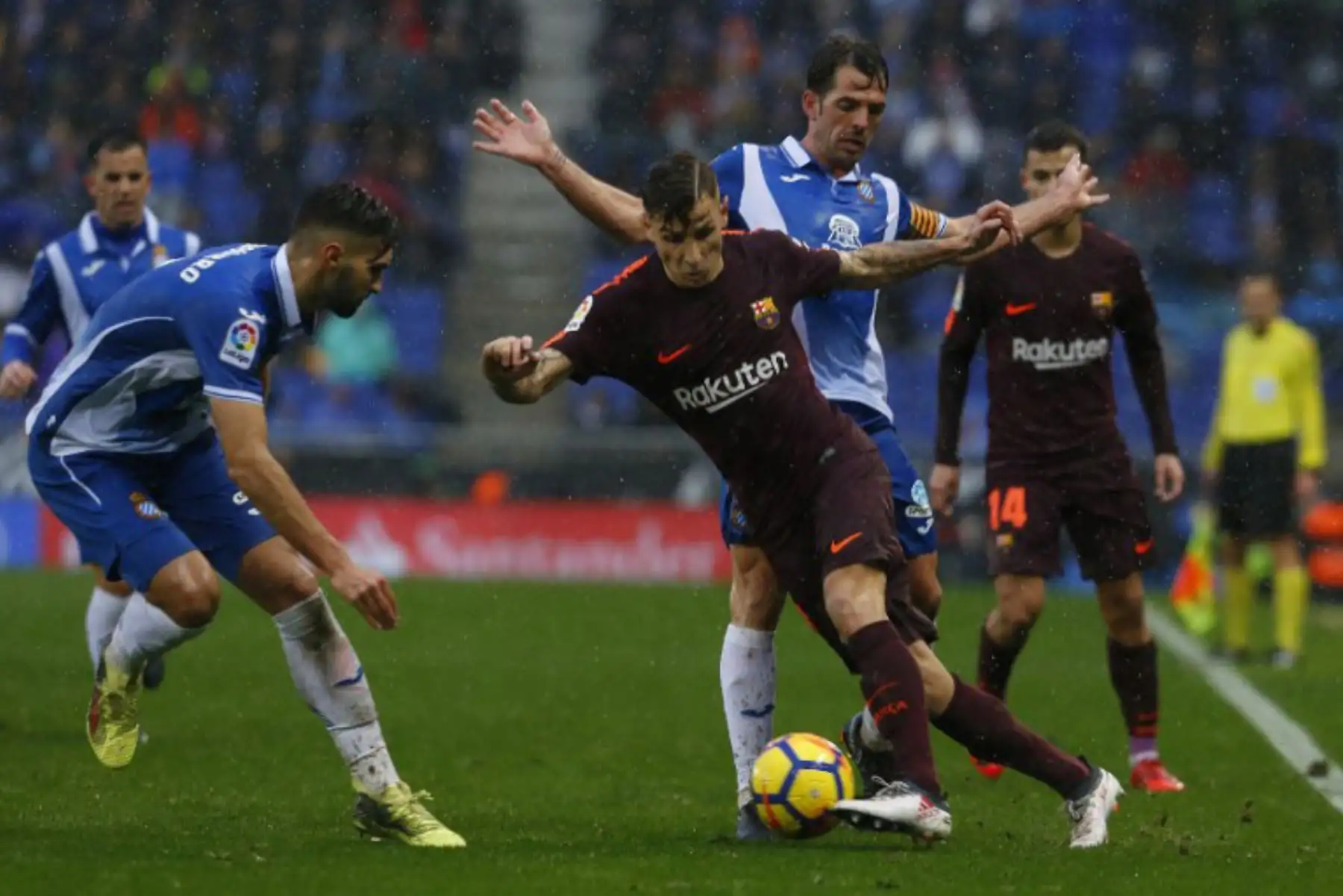 Partido de fútbol de la liga española entre RCD Espanyol y FC Barcelona.Foto: AFP