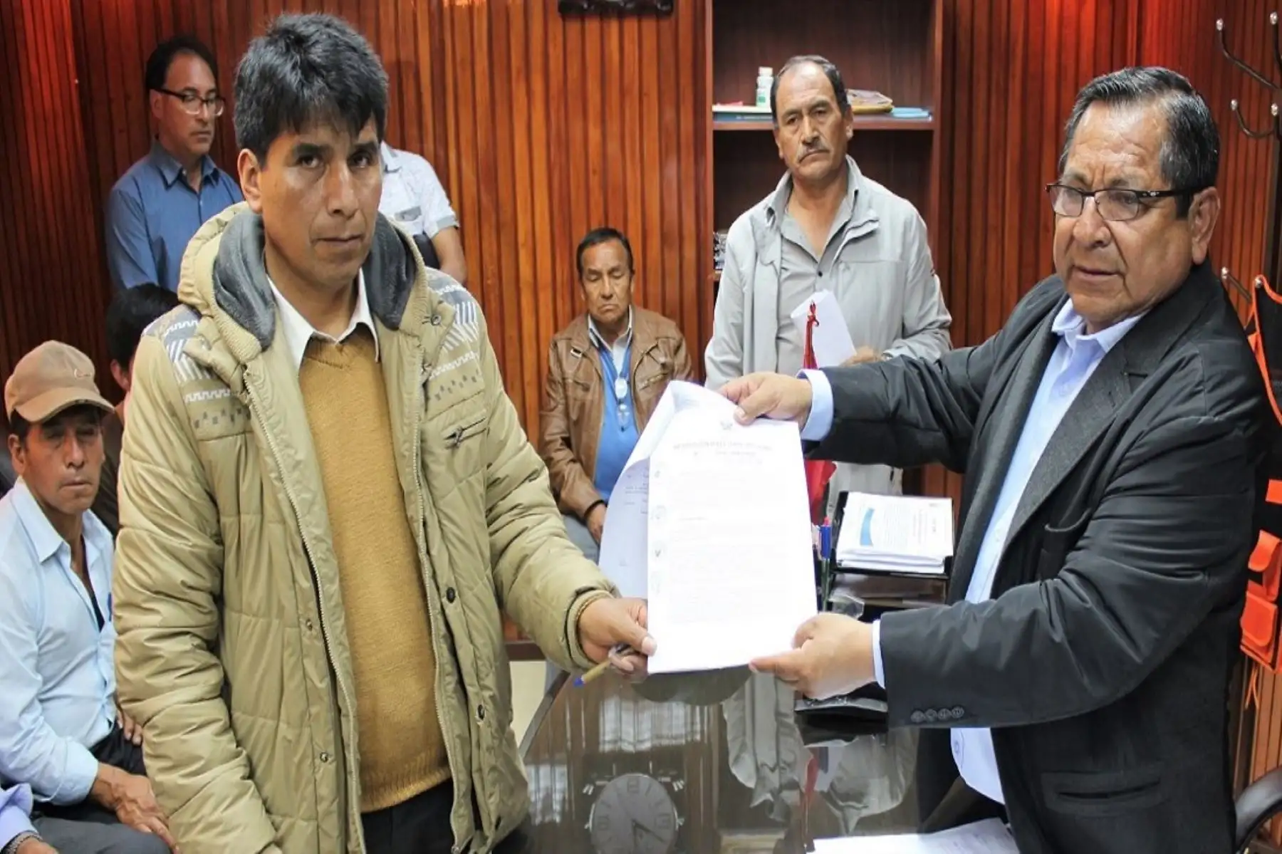 La resolución fue leída por el gobernador regional de Áncash, Luis Gamarra Alor, durante una reunión con los dirigentes de los sectores y comunidades de la Cordillera Negra.