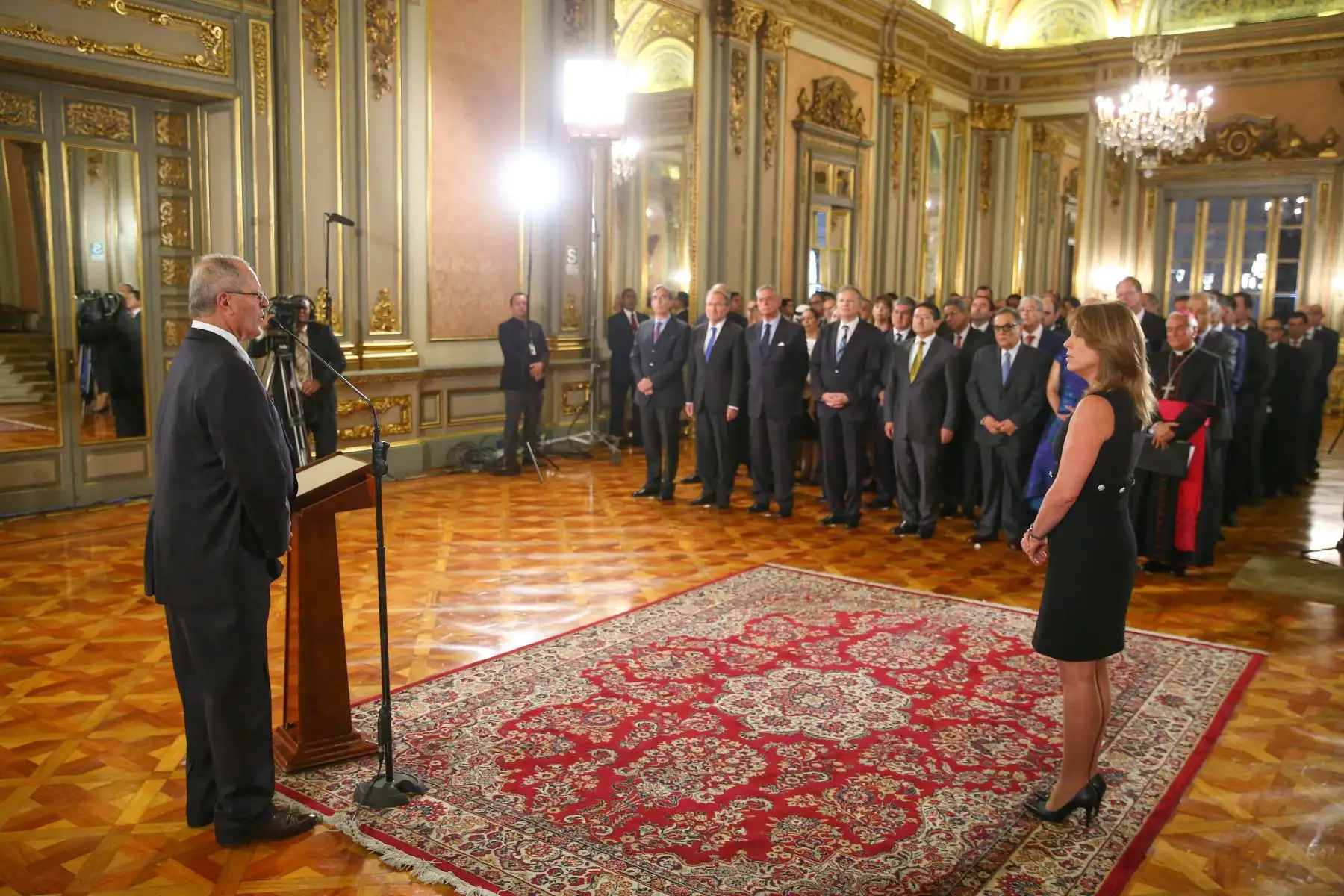 El presidente de la República, Pedro Pablo Kuczynski, recibe el saludo del Cuerpo Diplomático acreditado en el Perú. Foto: ANDINA/ Prensa Presidencia