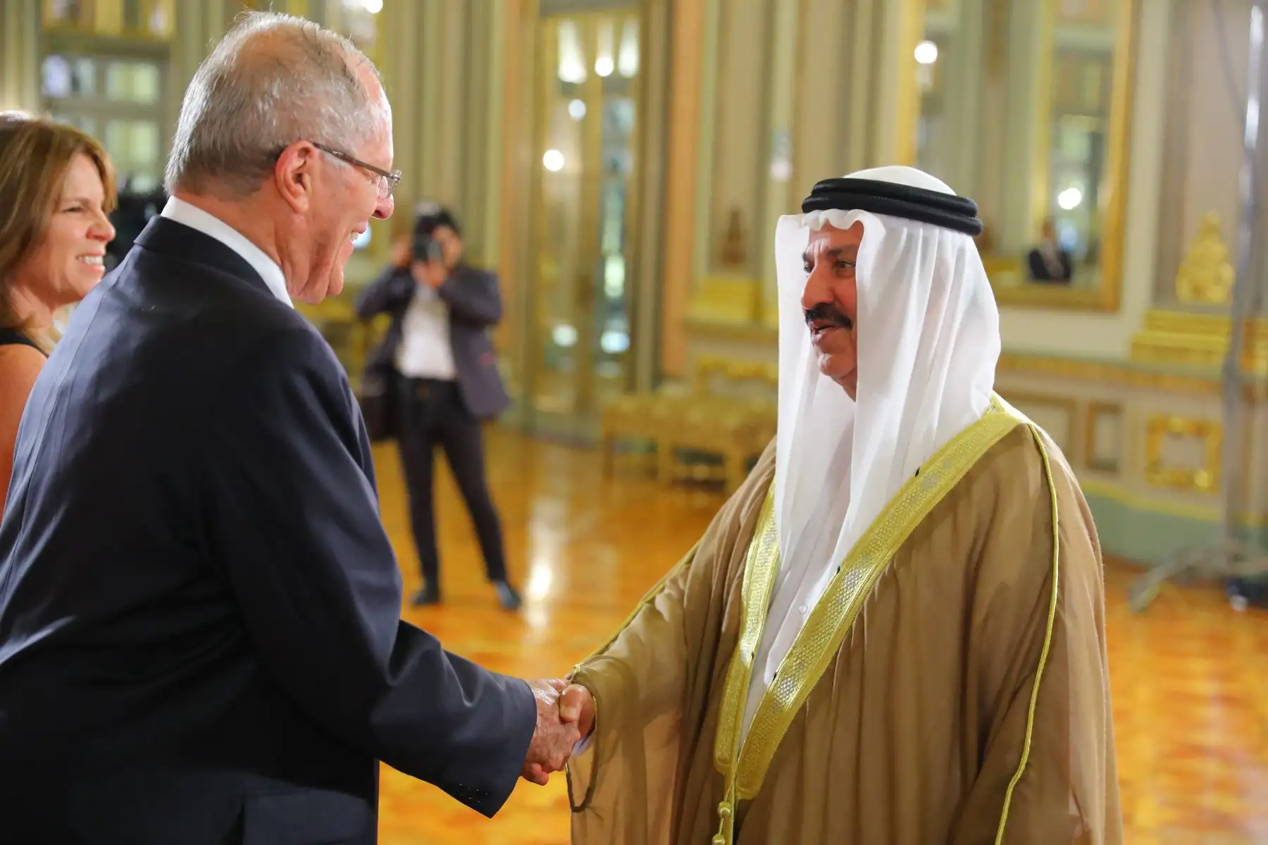 El presidente de la República, Pedro Pablo Kuczynski, recibe el saludo del Cuerpo Diplomático acreditado en el Perú. Foto: ANDINA/ Prensa Presidencia