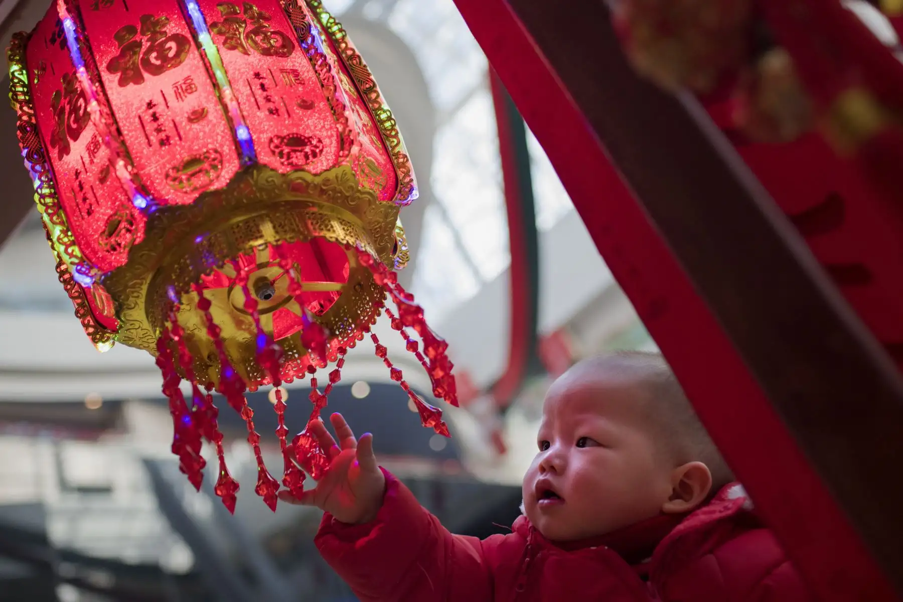 Preparativos en un centro comercial en Beijing antes del Año Nuevo Lunar en China. Foto: AFP