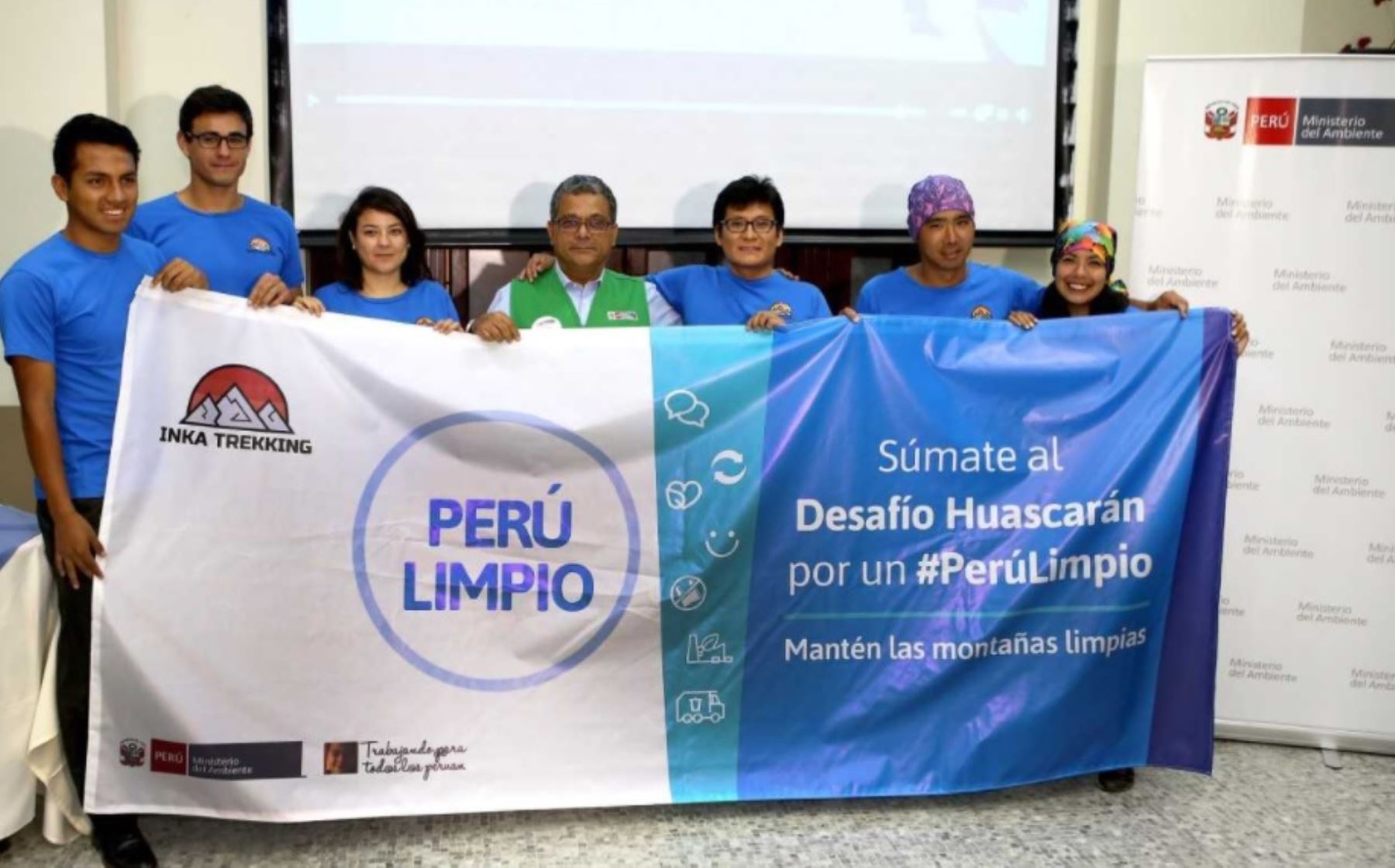 El Ministerio del Ambiente y el Club Inka Trekking unieron esfuerzos para realizar la iniciativa “Desafío Huascarán por un Perú Limpio”, que tiene como finalidad promover en los deportistas y la ciudadanía en general, las buenas prácticas para mantener las montañas y los ecosistemas limpios.