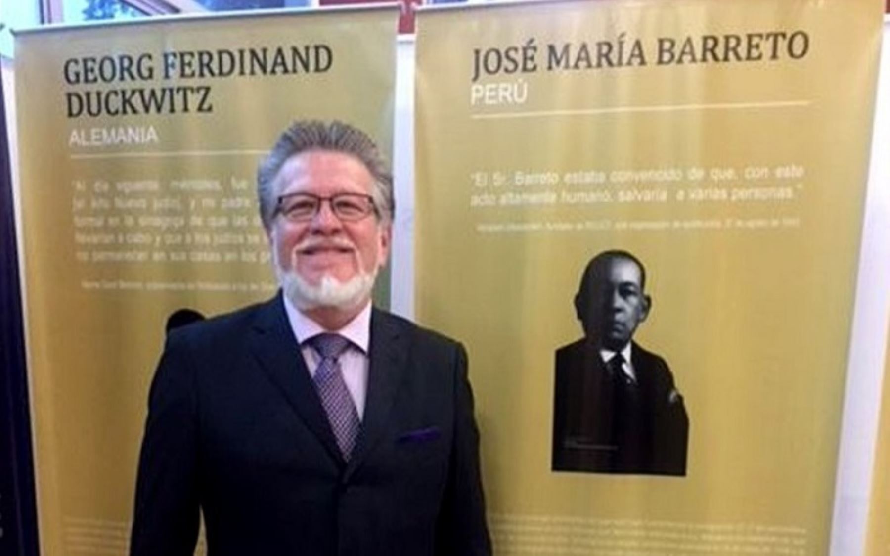 Embajador de Perú en Guatemala asistió a ceremonia donde se homenajeó a diplomático José María Barreto.