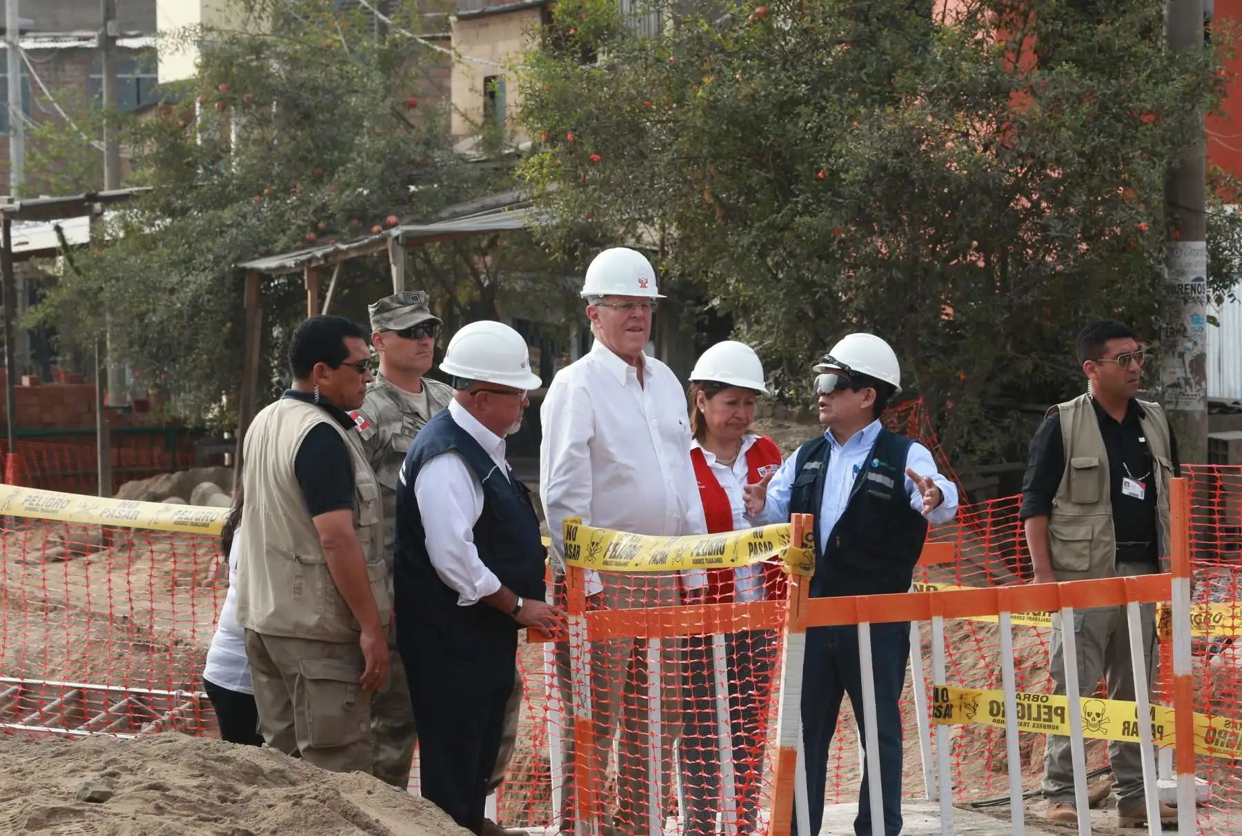 LIMA-PERÚ-FEBRERO-07. El presidente de la República, Pedro Pablo Kuczynski. Inspeccionó ampliación de red de agua potable en San Juan de Lurigancho .Foto: ANDINA/Norman Córdova