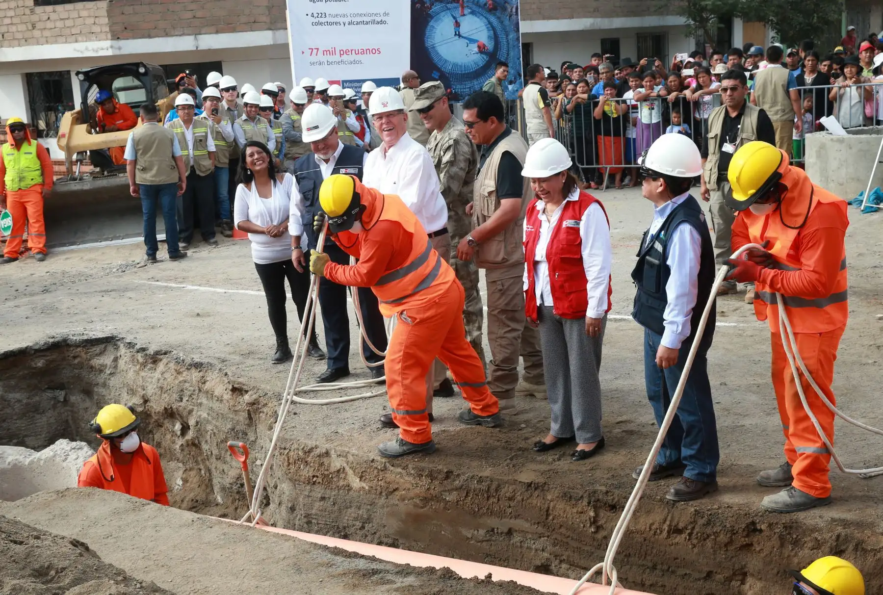 LIMA-PERÚ-FEBRERO-07. El presidente de la República, Pedro Pablo Kuczynski. Inspeccionó ampliación de red de agua potable en San Juan de Lurigancho .Foto: ANDINA/Norman Córdova
