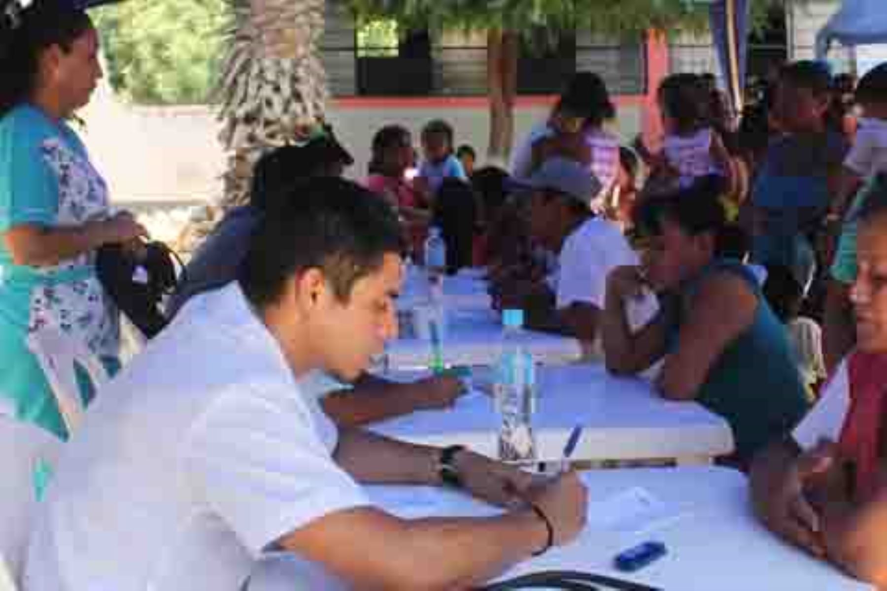Con la finalidad de mantener informada a la población del Alto Piura sobre la cobertura del Seguro Integral de Salud (SIS), así como de sus deberes y derechos, la Dirección de Unidad de Seguros de la Sub Región de Salud Morropón-Huancabamba inició una campaña informativa en esa zona.