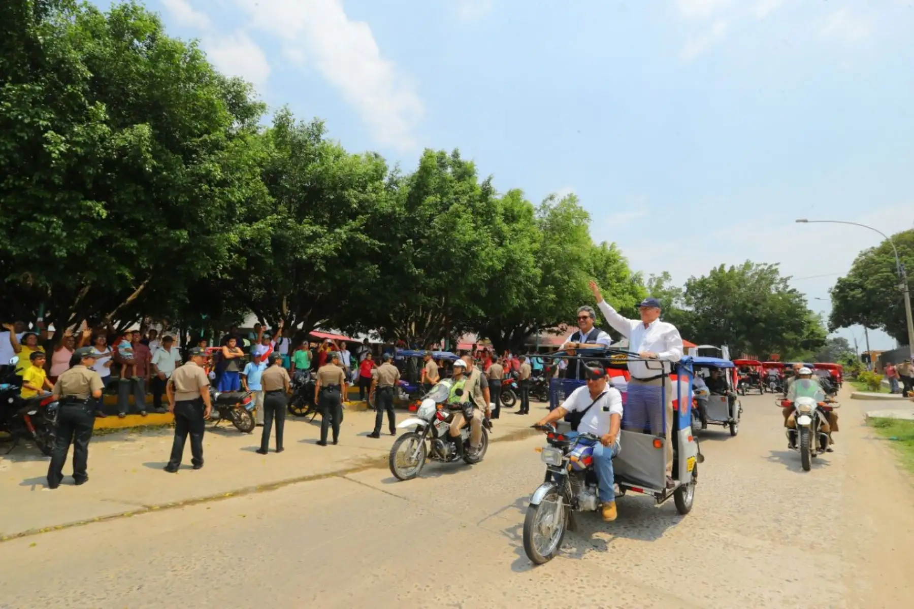 Presidente Kuczynski se desplazó en mototaxi por las calles de Tarapoto (región San Martín) hasta el Hospital Tarapoto.  Foto: ANDINA/Prensa Presidencia