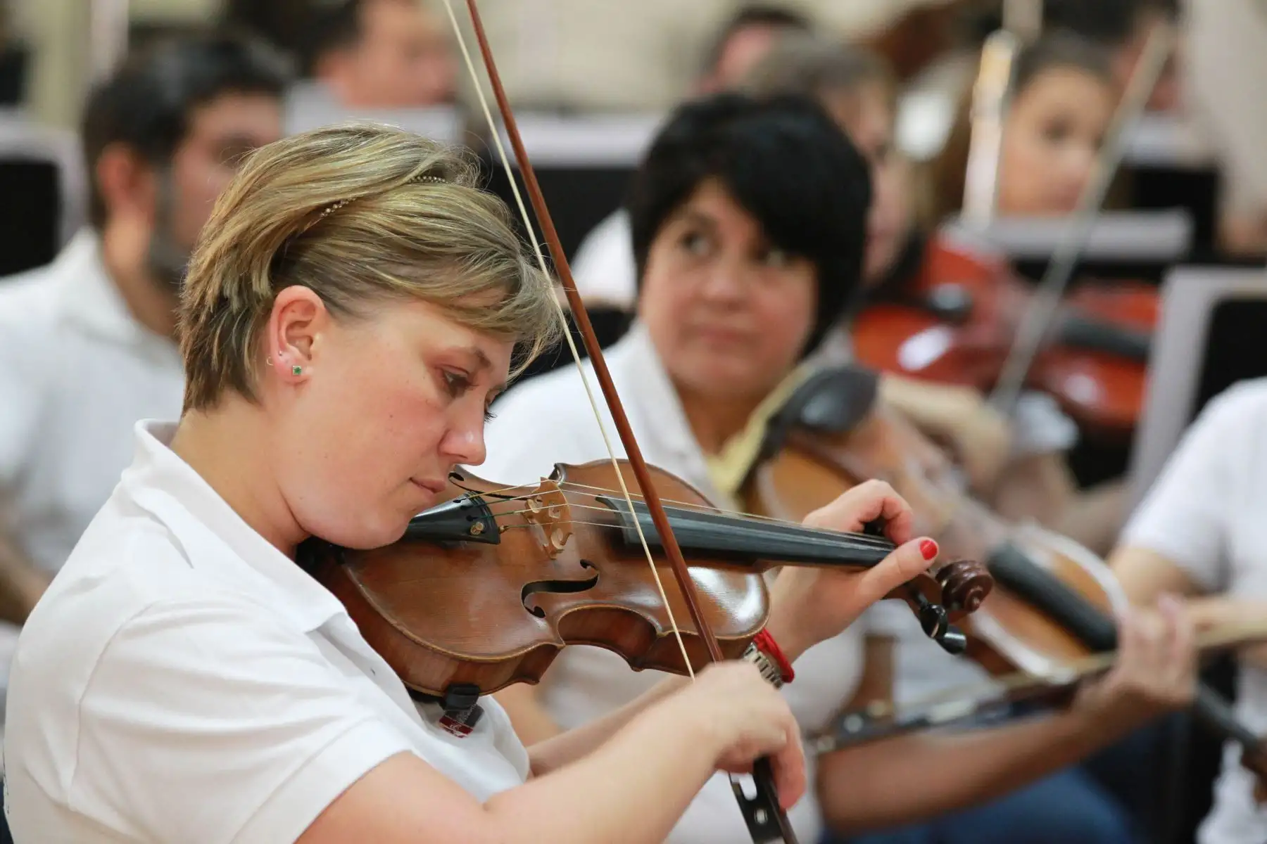 LIMA-PERÚ-FEBRERO-08. Los pequeños pacientes hospitalizados en el Instituto Nacional de Salud del Niño, disfrutaron de un gran despliegue de arte y música  de  la Orquesta Sinfónica Nacional. Foto :ANDINA/Dante Zegarra