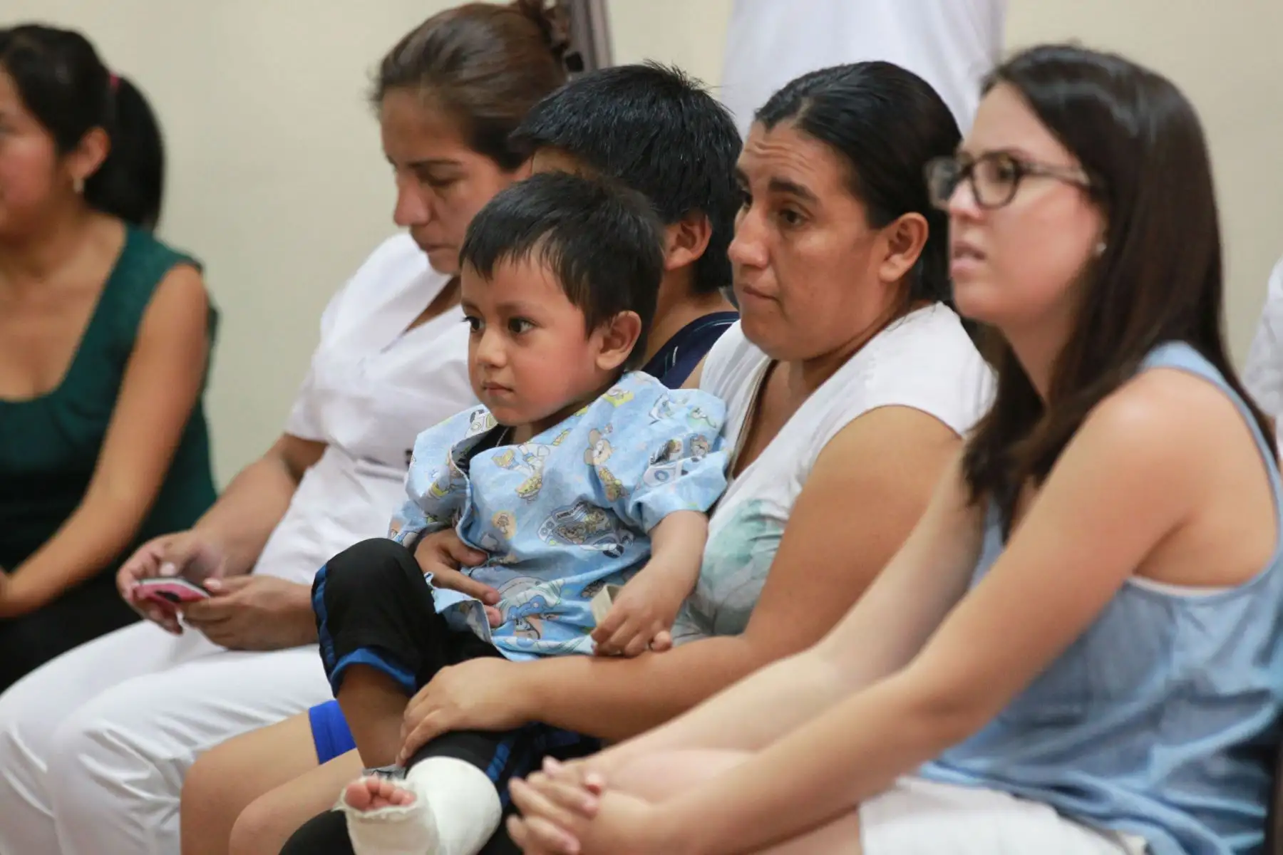 LIMA-PERÚ-FEBRERO-08. Los pequeños pacientes hospitalizados en el Instituto Nacional de Salud del Niño, disfrutaron de un gran despliegue de arte y música  de  la Orquesta Sinfónica Nacional. Foto :ANDINA/Dante Zegarra