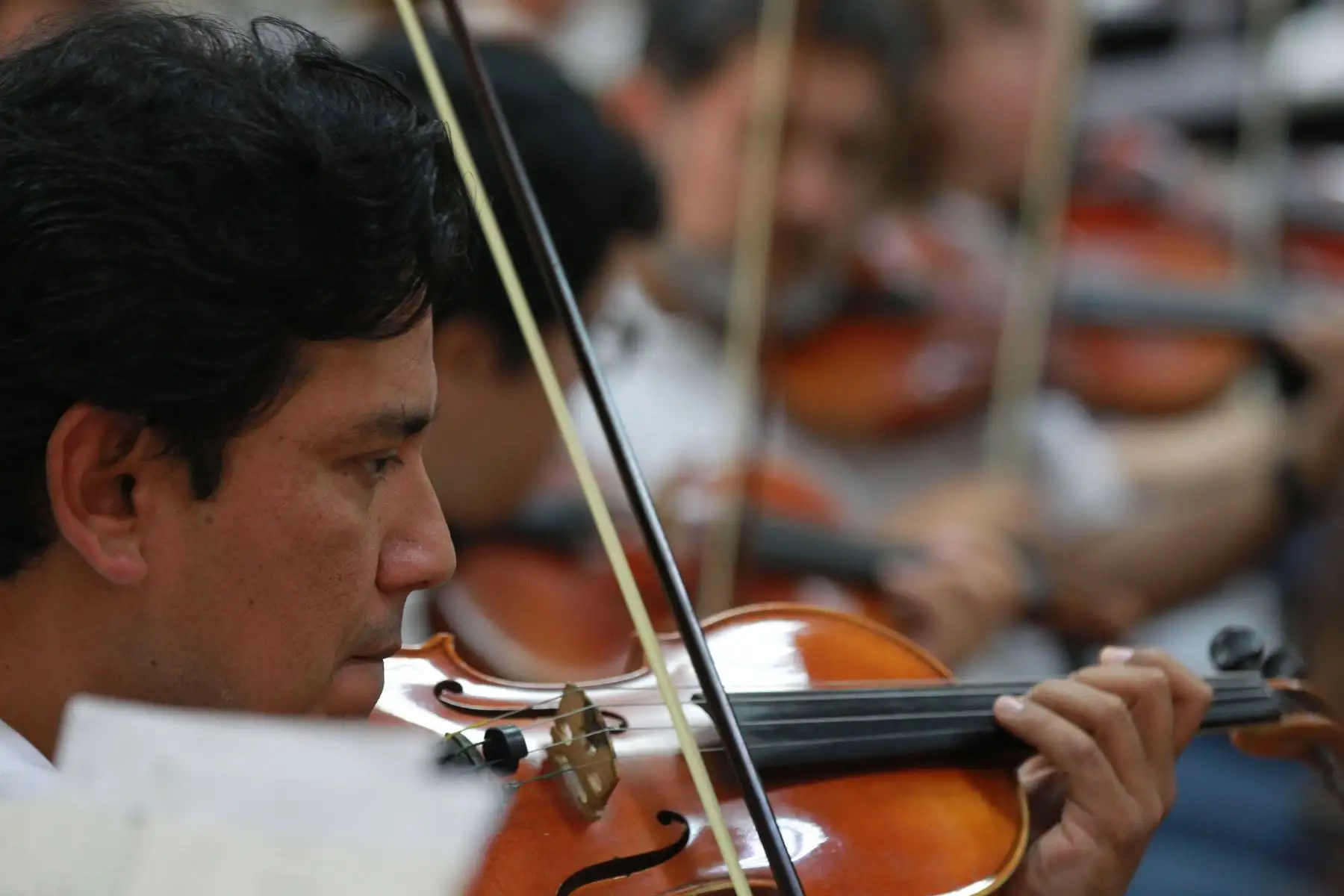LIMA-PERÚ-FEBRERO-08. Los pequeños pacientes hospitalizados en el Instituto Nacional de Salud del Niño, disfrutaron de un gran despliegue de arte y música  de  la Orquesta Sinfónica Nacional. Foto :ANDINA/Dante Zegarra