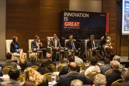 Panel de discusión sobre el legado económico y social que dejarán los juegos Panamericanos Lima 2019. Foto: Cortesía.