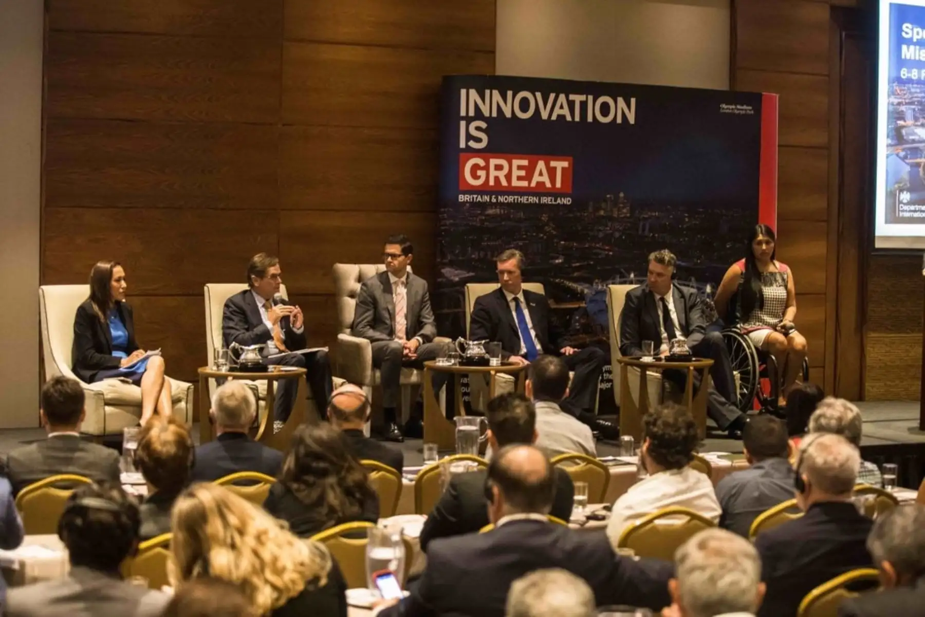 Panel de discusión sobre el legado económico y social que dejarán los juegos Panamericanos Lima 2019. Foto: Cortesía.