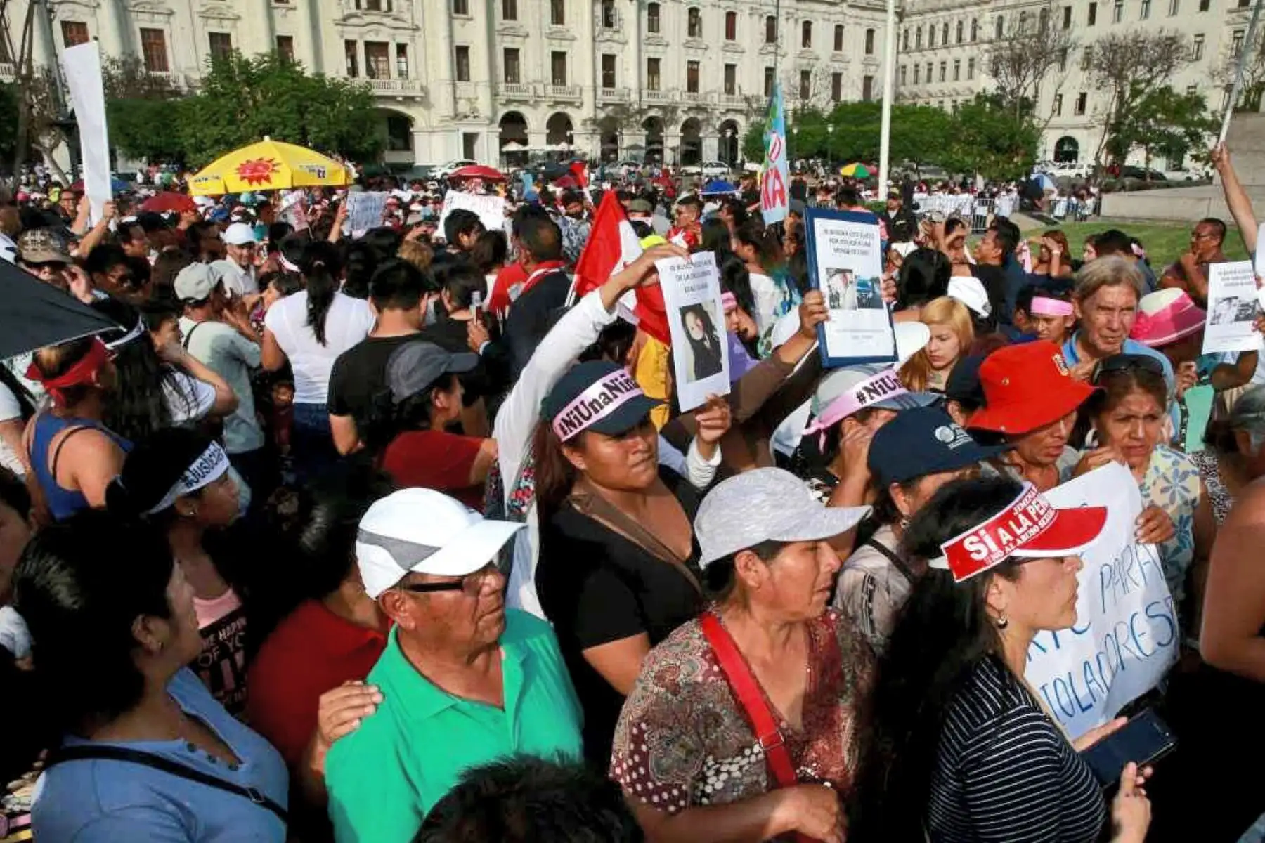 LIMA PERÚ - FEBRERO 08. "Marcha Jimena renace" se concentra en la Plaza San Martin. Foto: ANDINA/Jhony Laurente