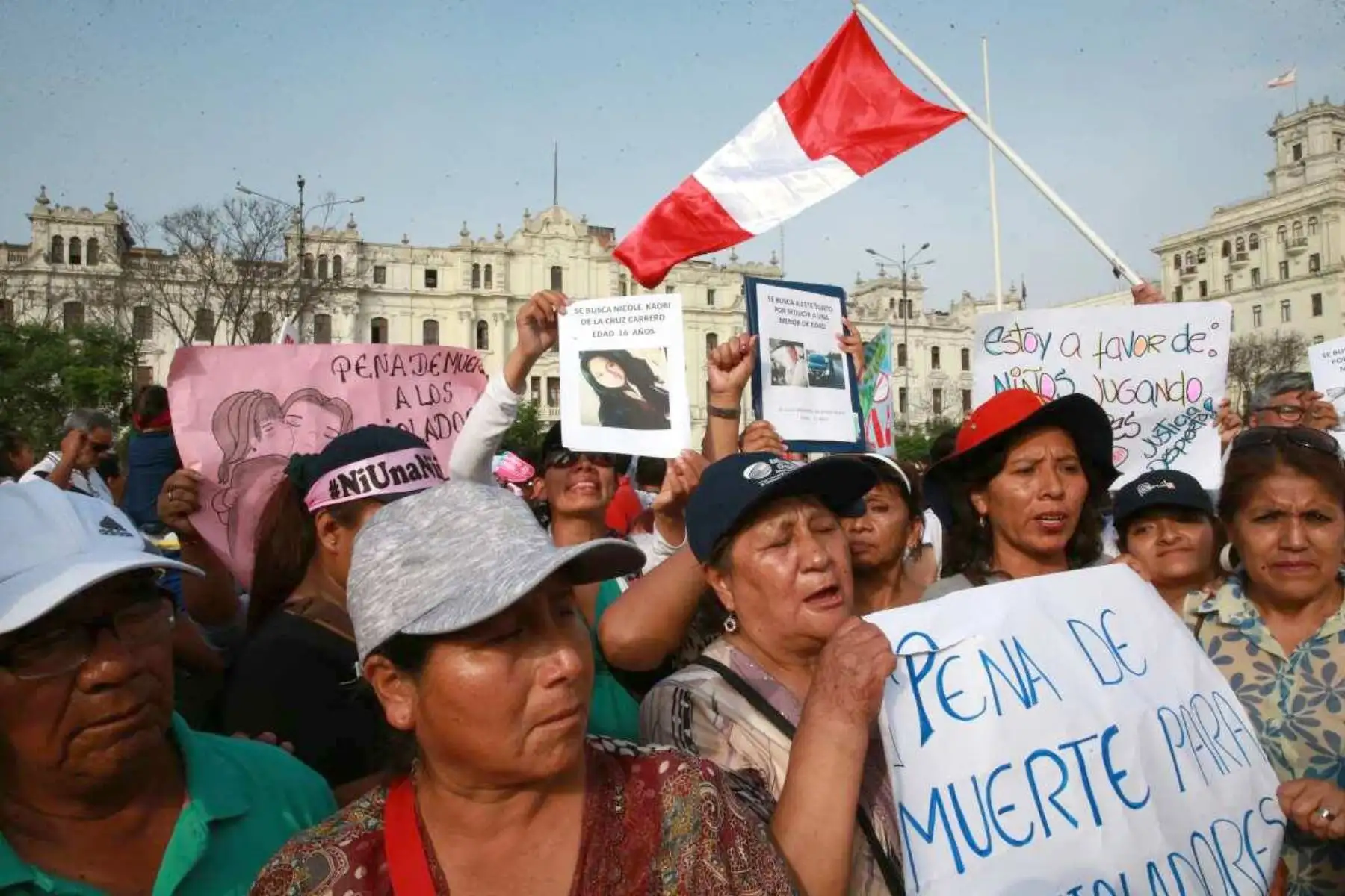 Asistentes a marcha piden pena de muerte para violadores sexuales. Foto: ANDINA. ANDINA/Jhony Laurente