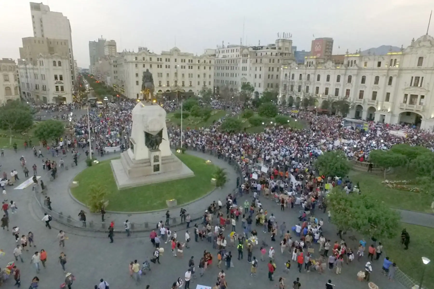 LIMA PERÚ - FEBRERO 08. Miles de personas salen a las calles en apoyo a la "Marcha Jimena renace". Foto: ANDINA/Jhony Laurente
