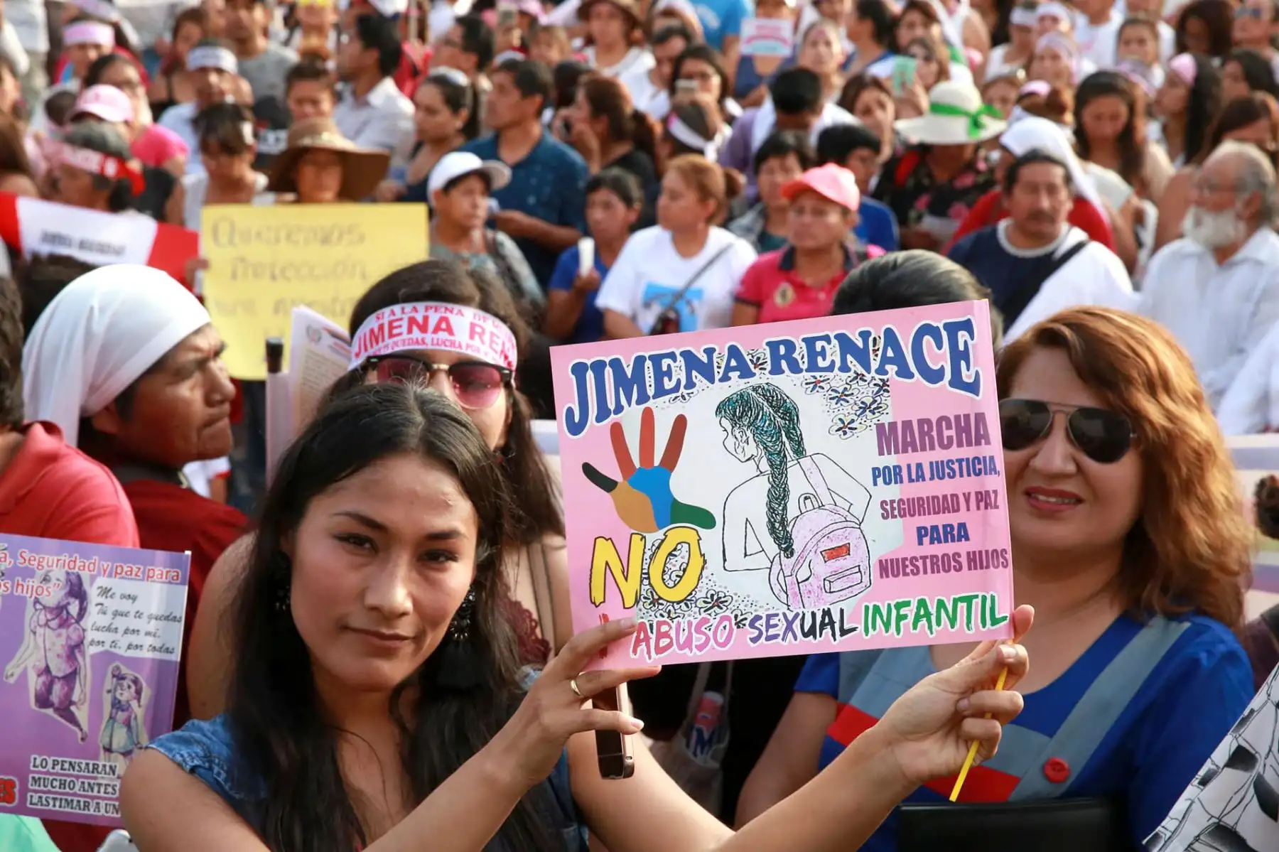 LIMA PERÚ - FEBRERO 08. Miles de personas salen a las calles en apoyo a la "Marcha Jimena renace". Foto: ANDINA/Jhony Laurente